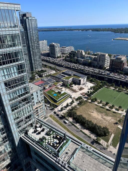 Sky Living Awesome Lake And City View Toronto