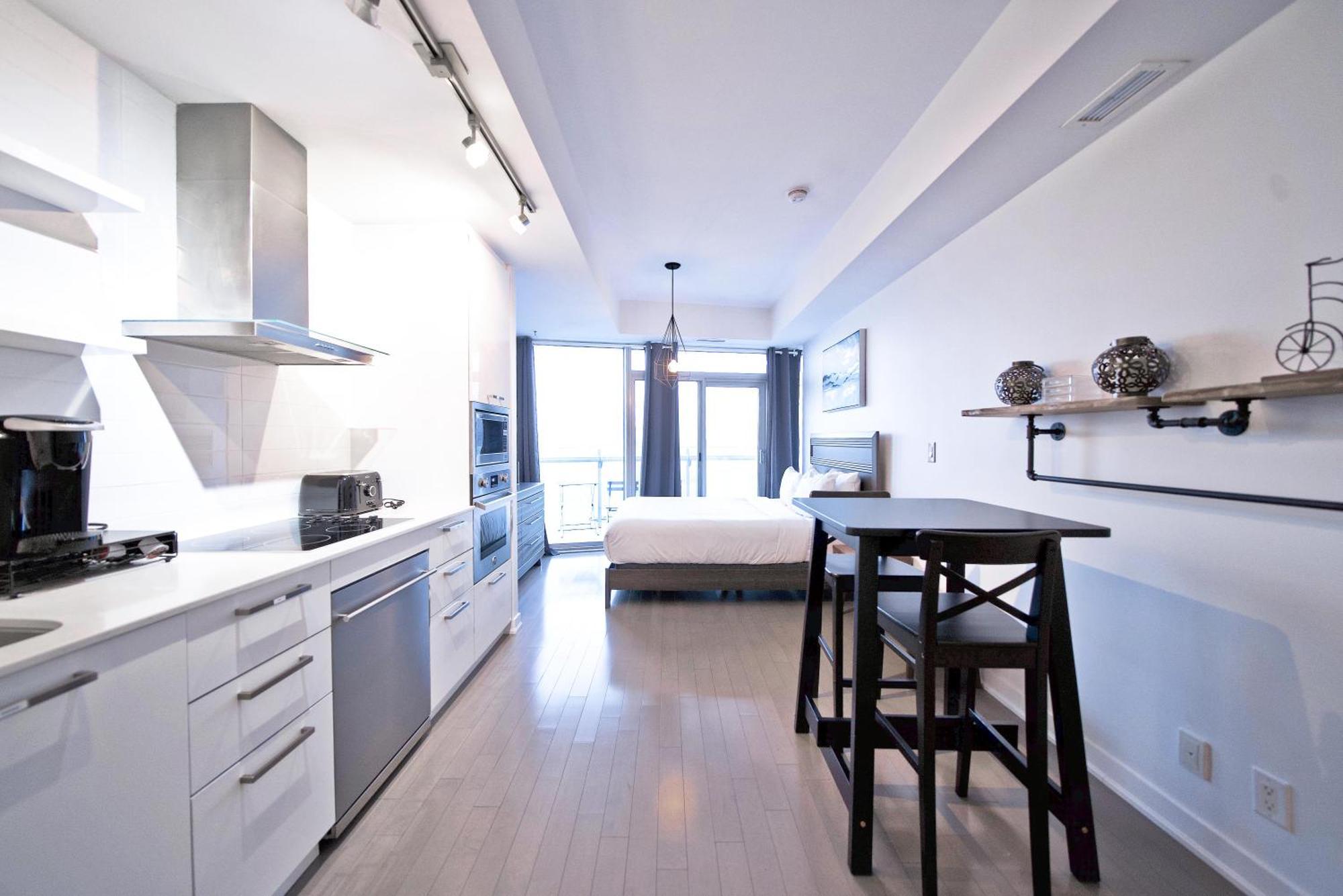 Rivetstays - The York I Toronto