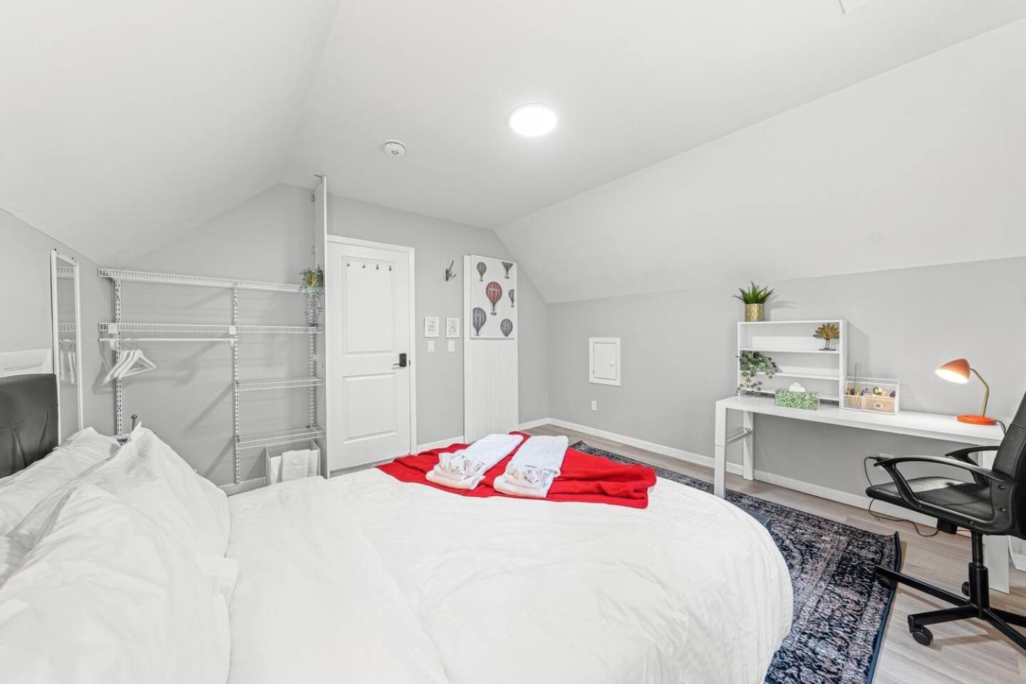 Private Cozy With Free Parking Guest house Toronto
