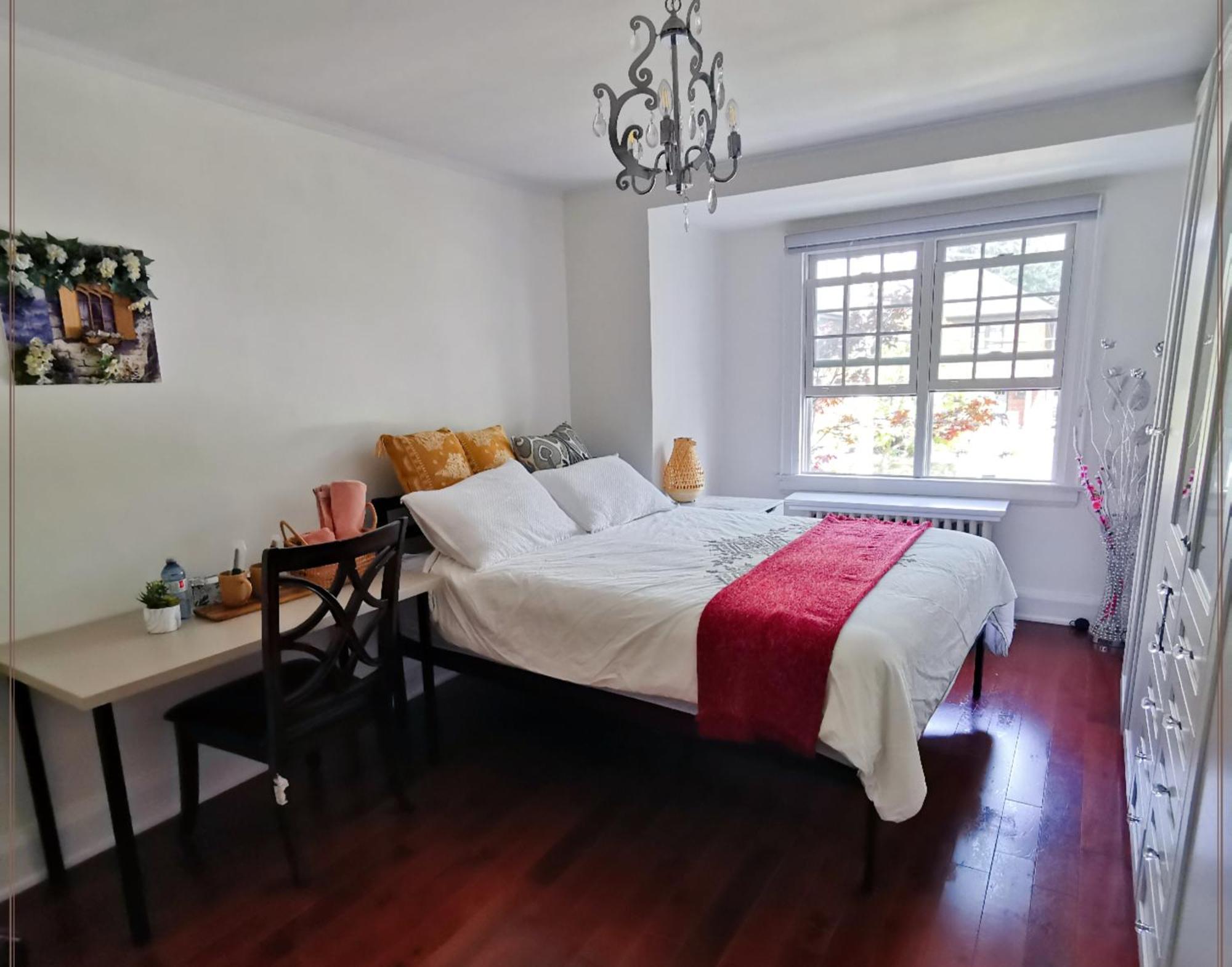 Spacious In Midtown *