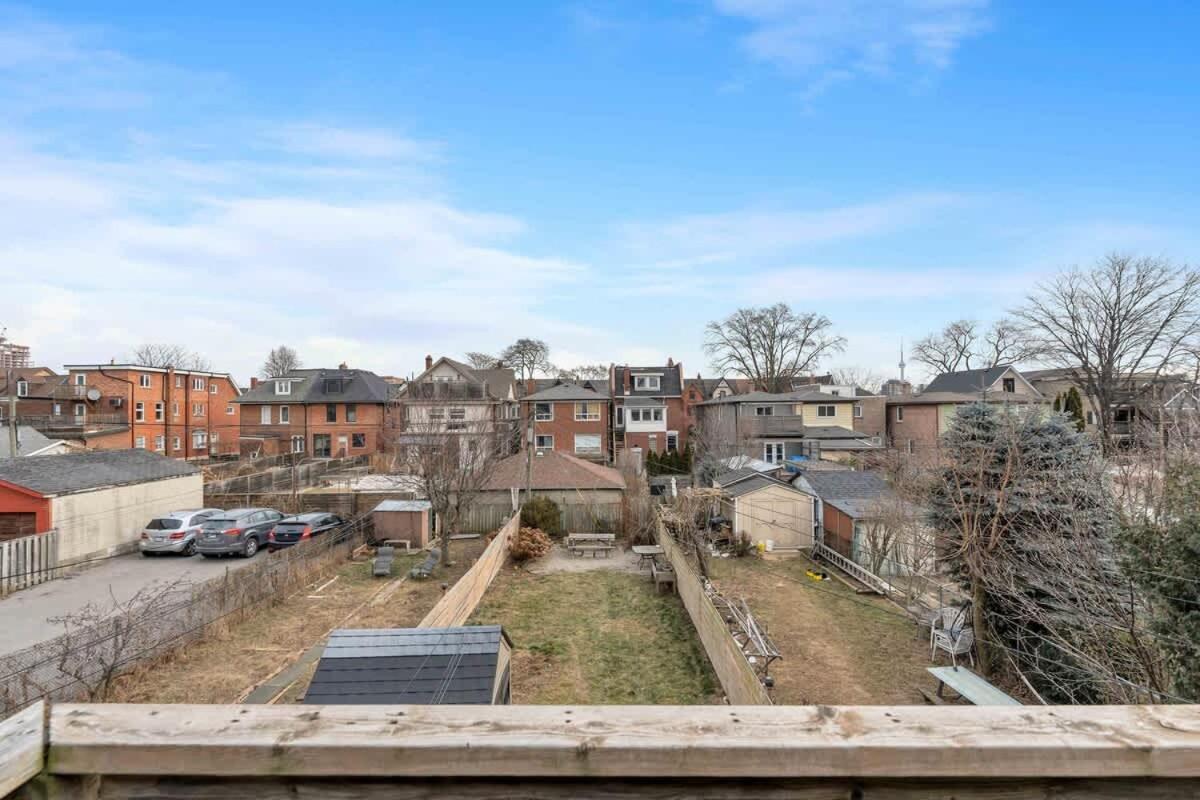 1br Near Queen West