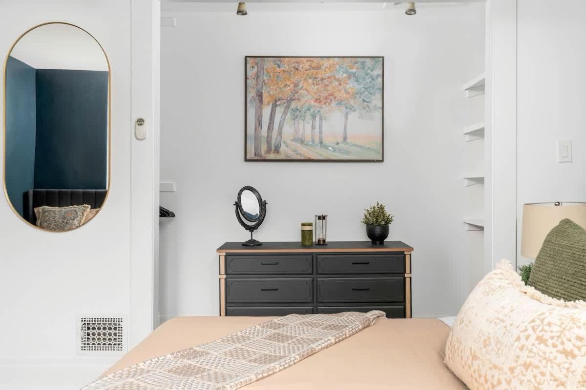 1br Near Queen West * Toronto
