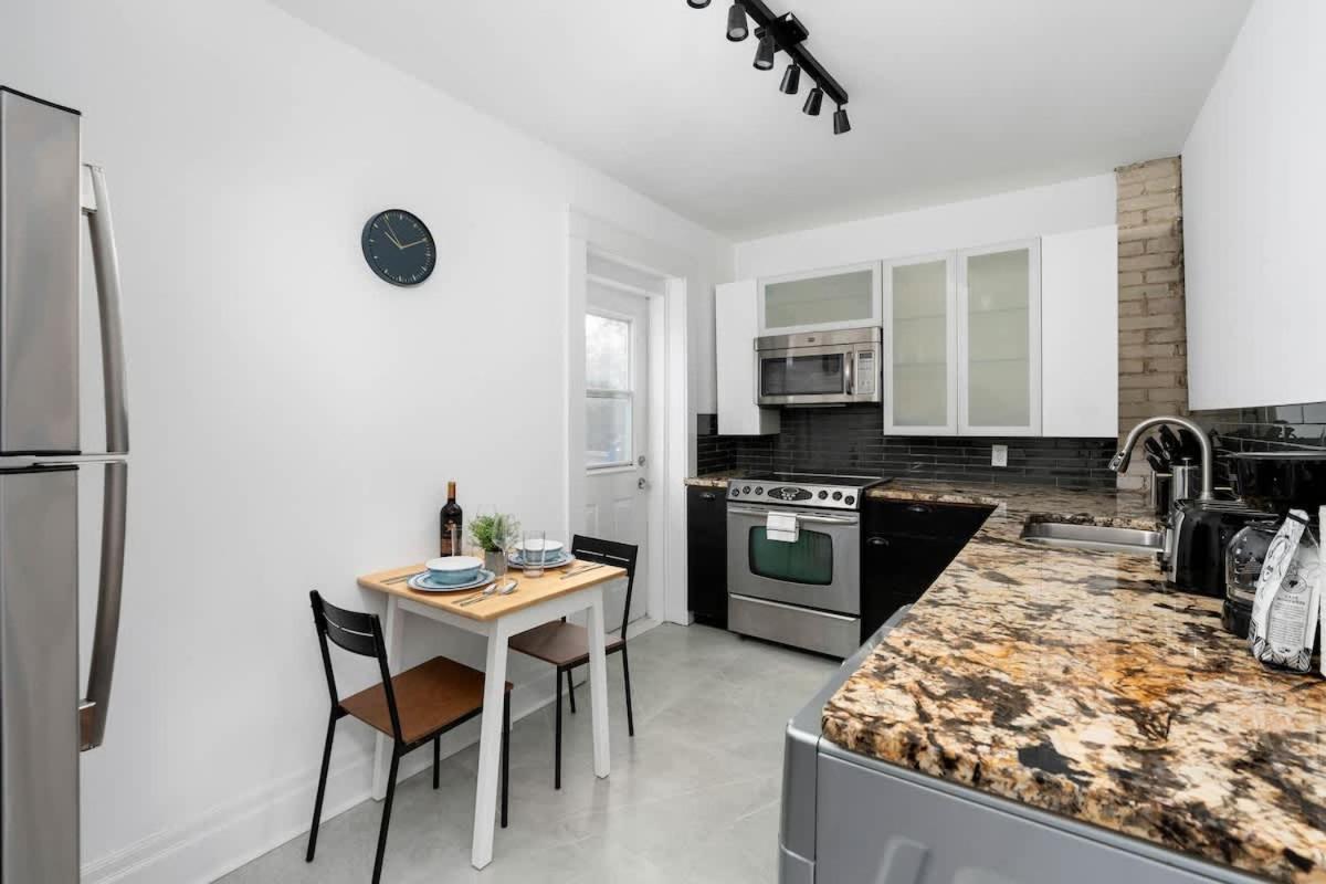 1br Near Queen West