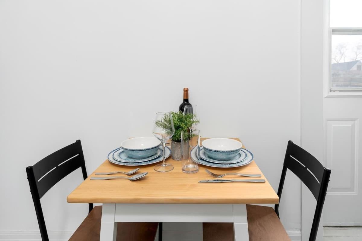 1br Near Queen West Holiday home Toronto