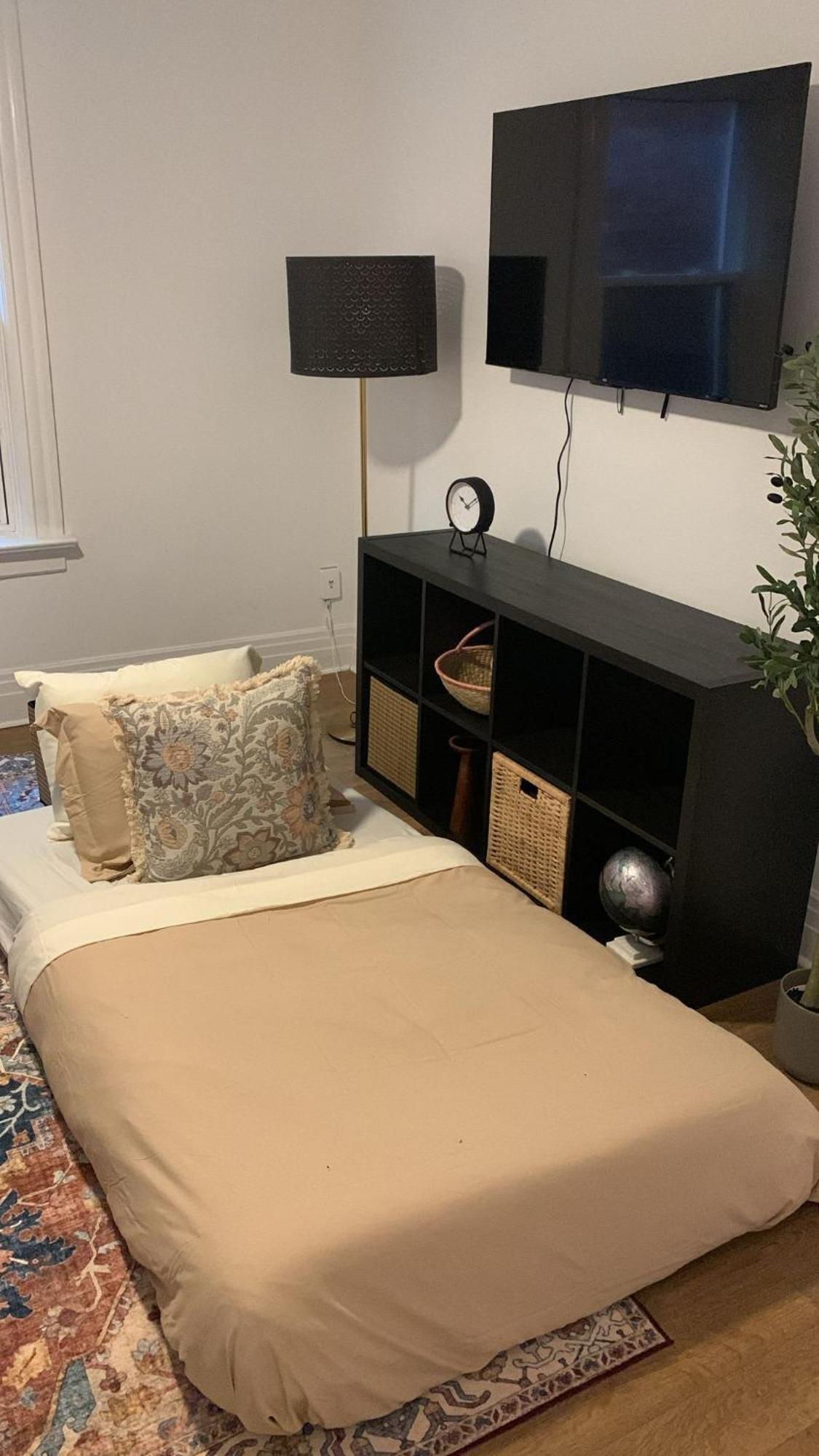 1br Near Queen West
