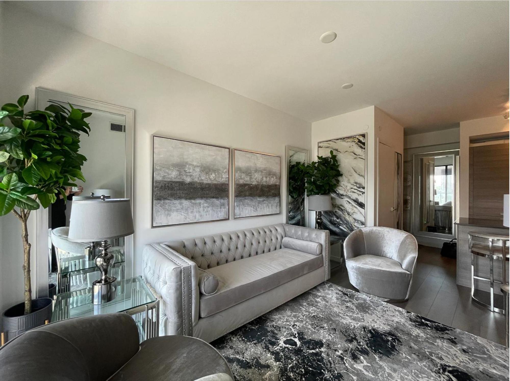 Bloor & Yonge Luxury Apartment