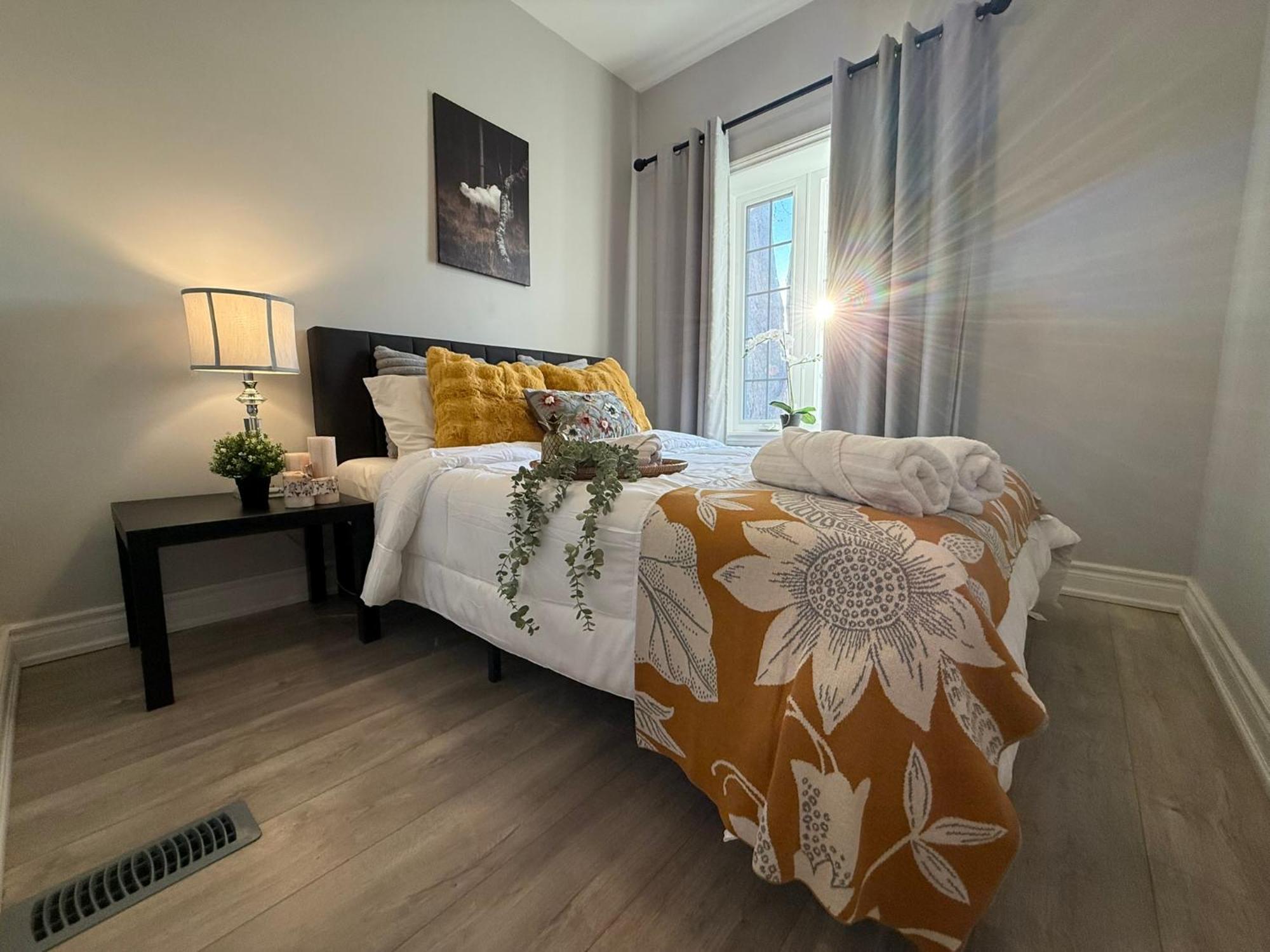 Holiday home 3-bedroom House In Little Italy Downtown-free Parking
