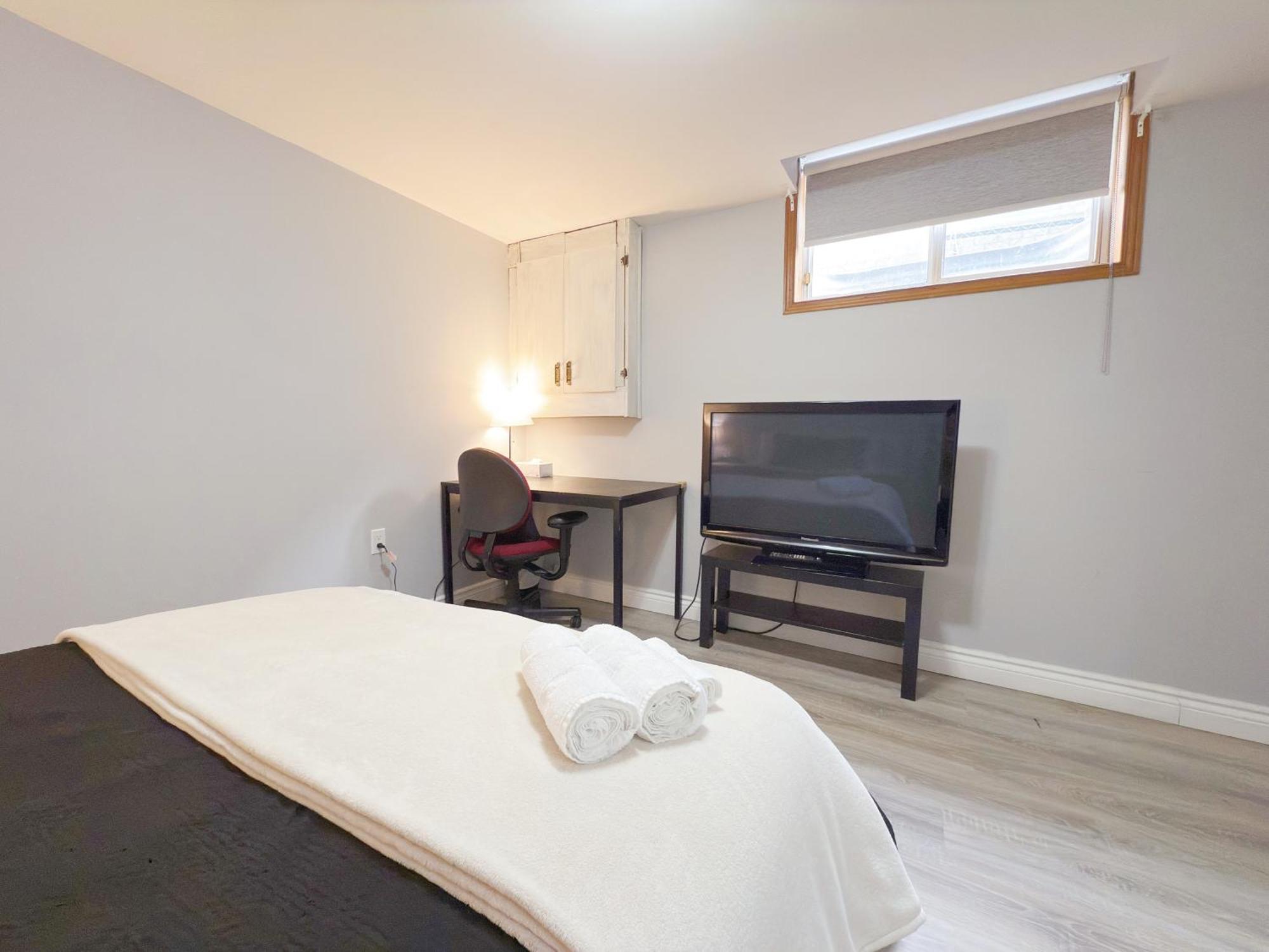 Simple & Budget Close To Utsc & Centennial