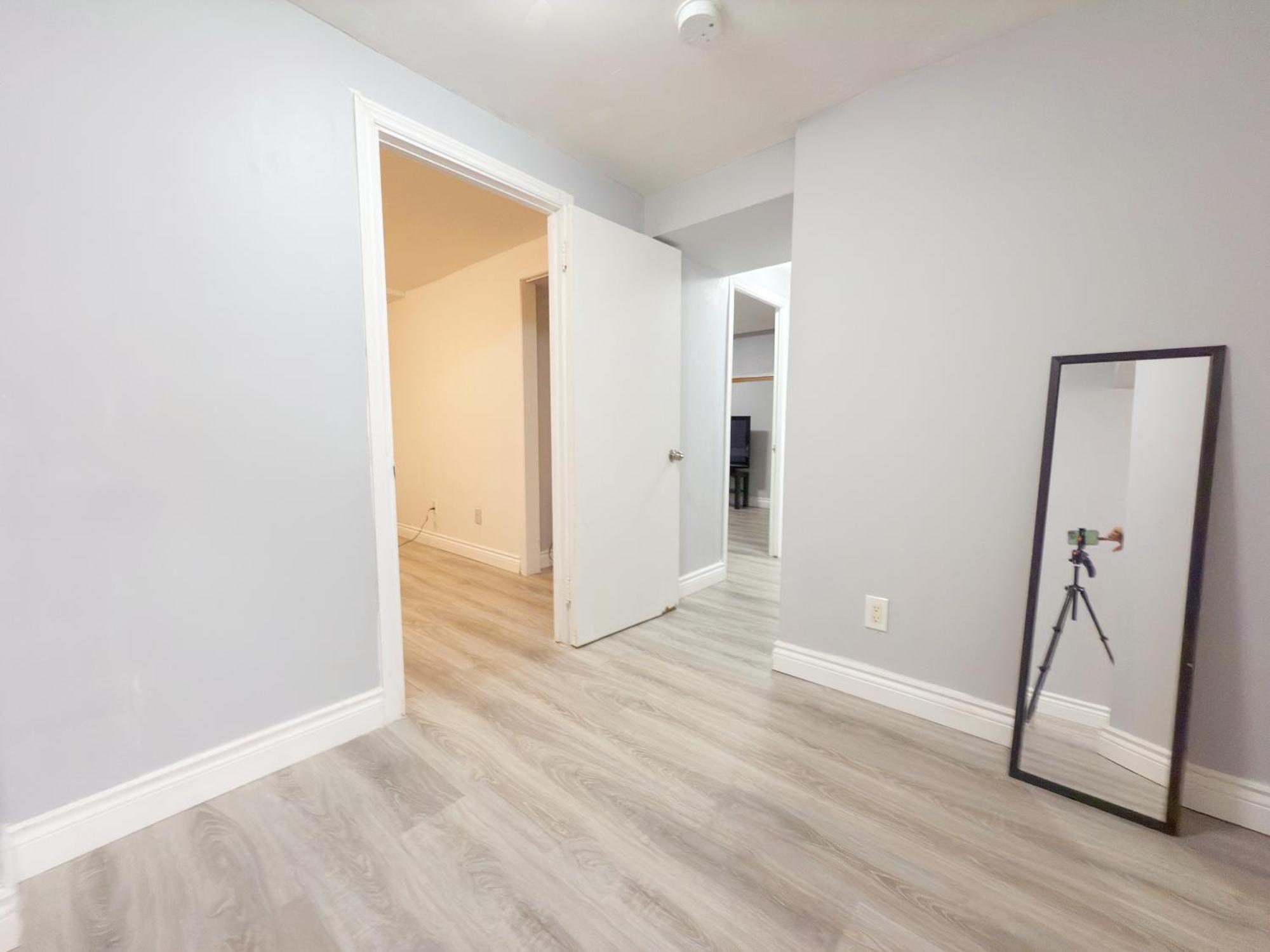 Simple & Budget Close To Utsc & Centennial *