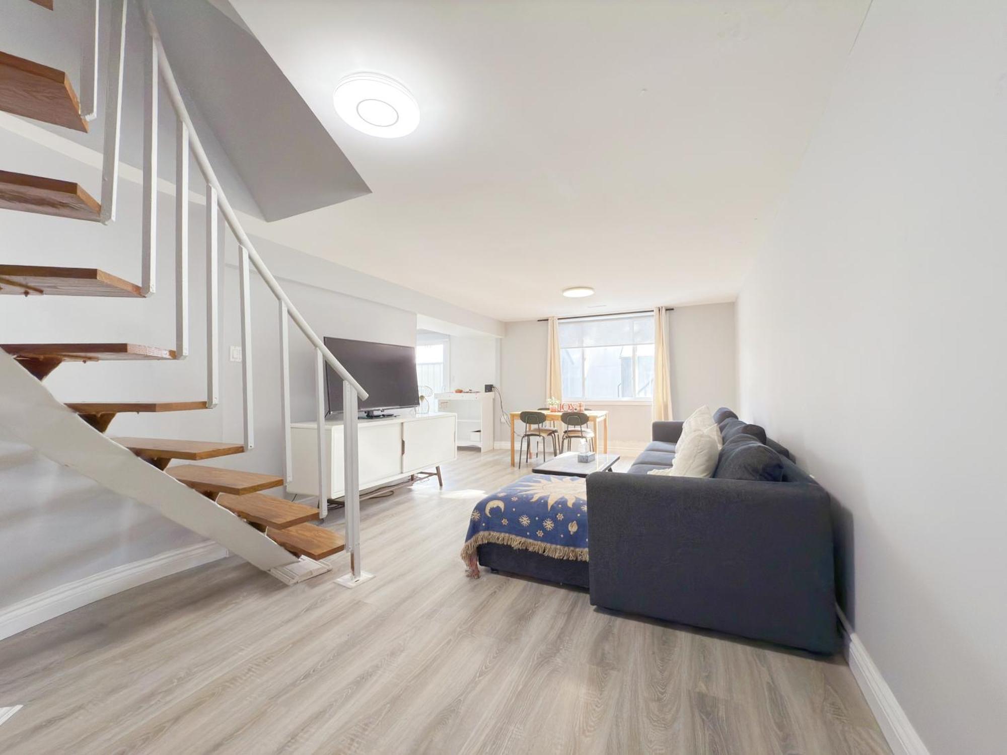 Guest house Simple & Budget Close To Utsc & Centennial *