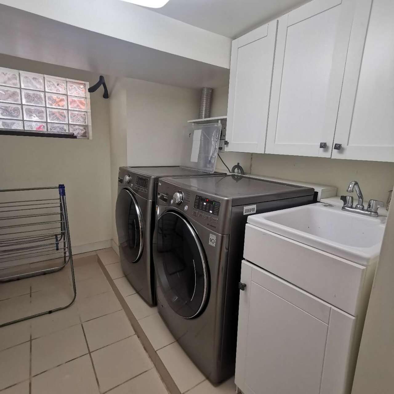 Spacious In Midtown Homestay *