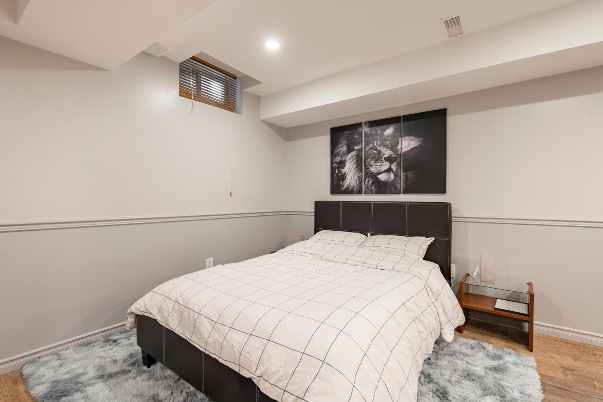 Modern, Basement Apartment, Close To Airport Privatunterkunft Toronto