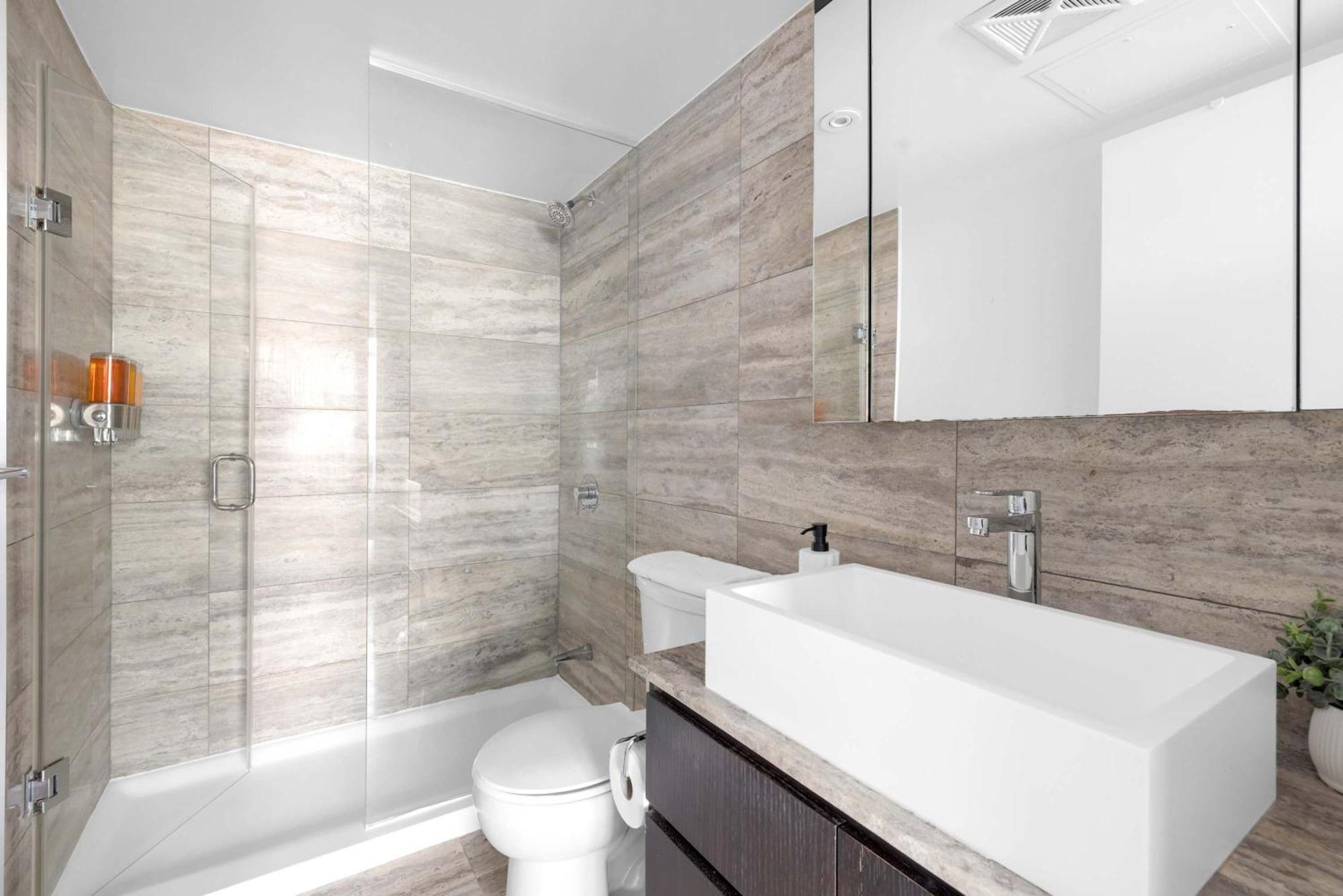 Prime Location Rogers Centre Sleeps 6 Parking Toronto