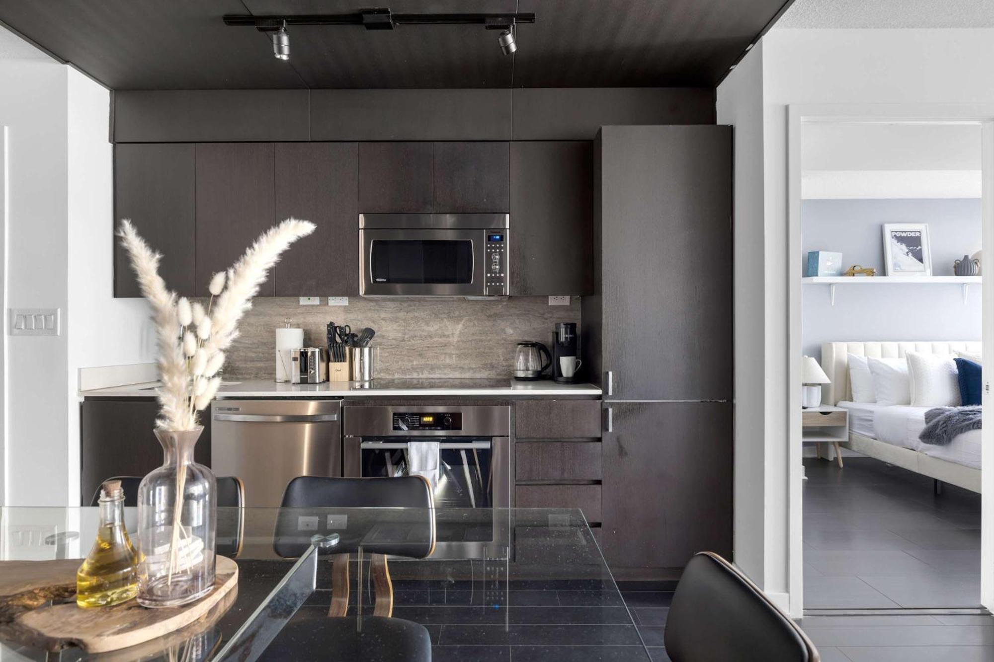 Prime Location Rogers Centre Sleeps 6 Parking * Toronto