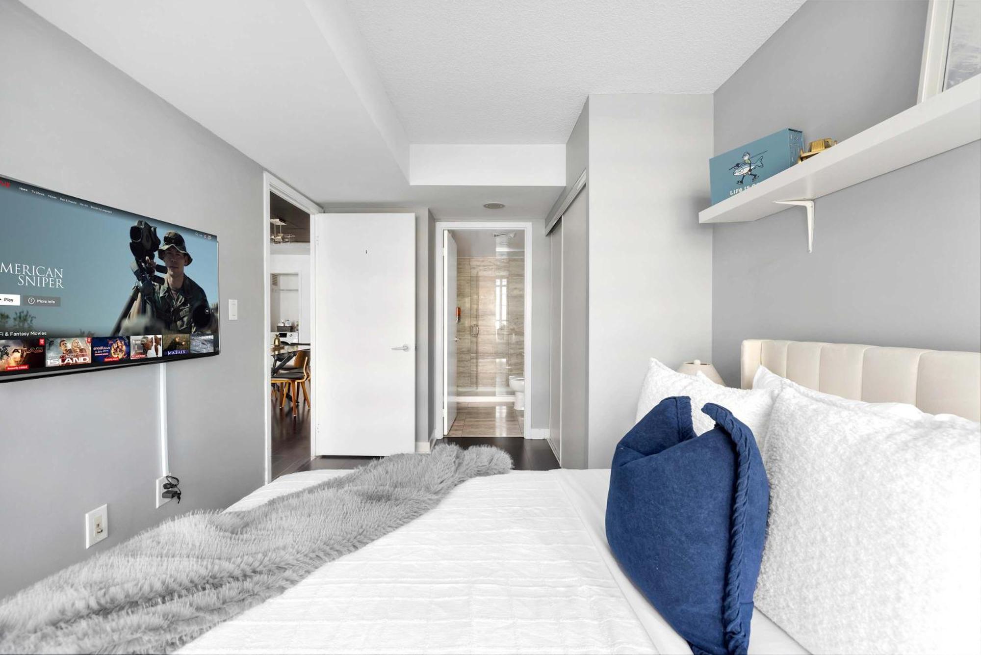 Prime Location Rogers Centre Sleeps 6 Parking *
