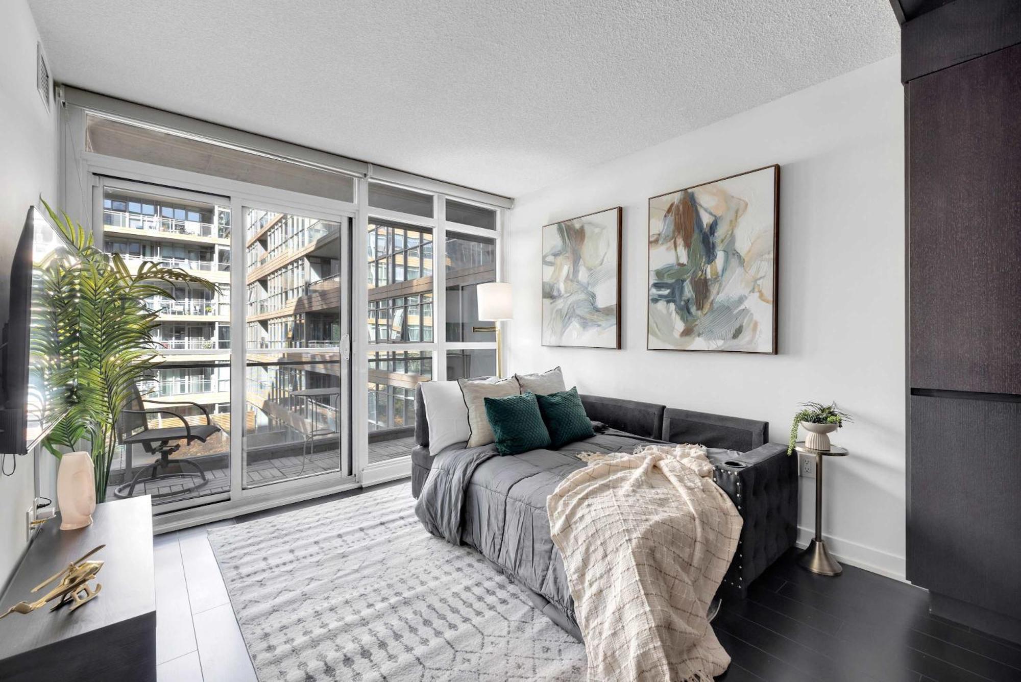 Apartment Prime Location Rogers Centre Sleeps 6 Parking