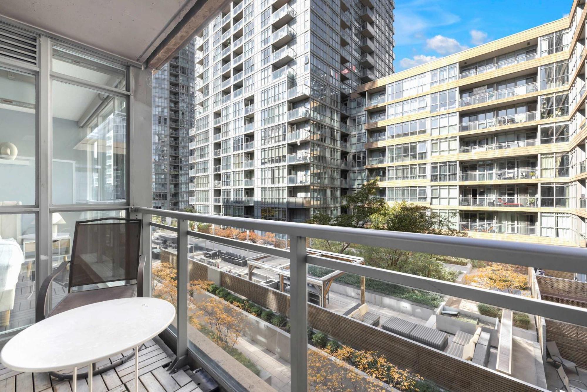 Prime Location Rogers Centre Sleeps 6 Parking Toronto