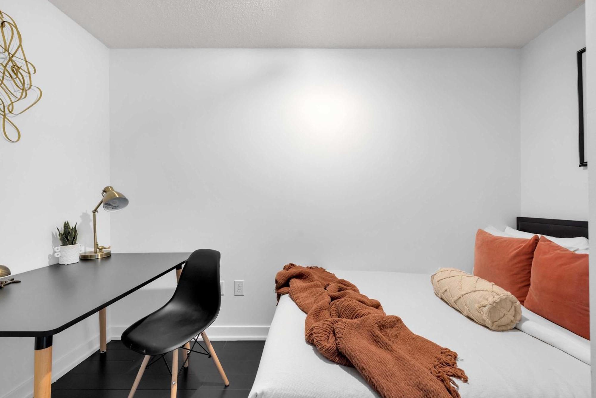 Prime Location Rogers Centre Sleeps 6 Parking * Toronto