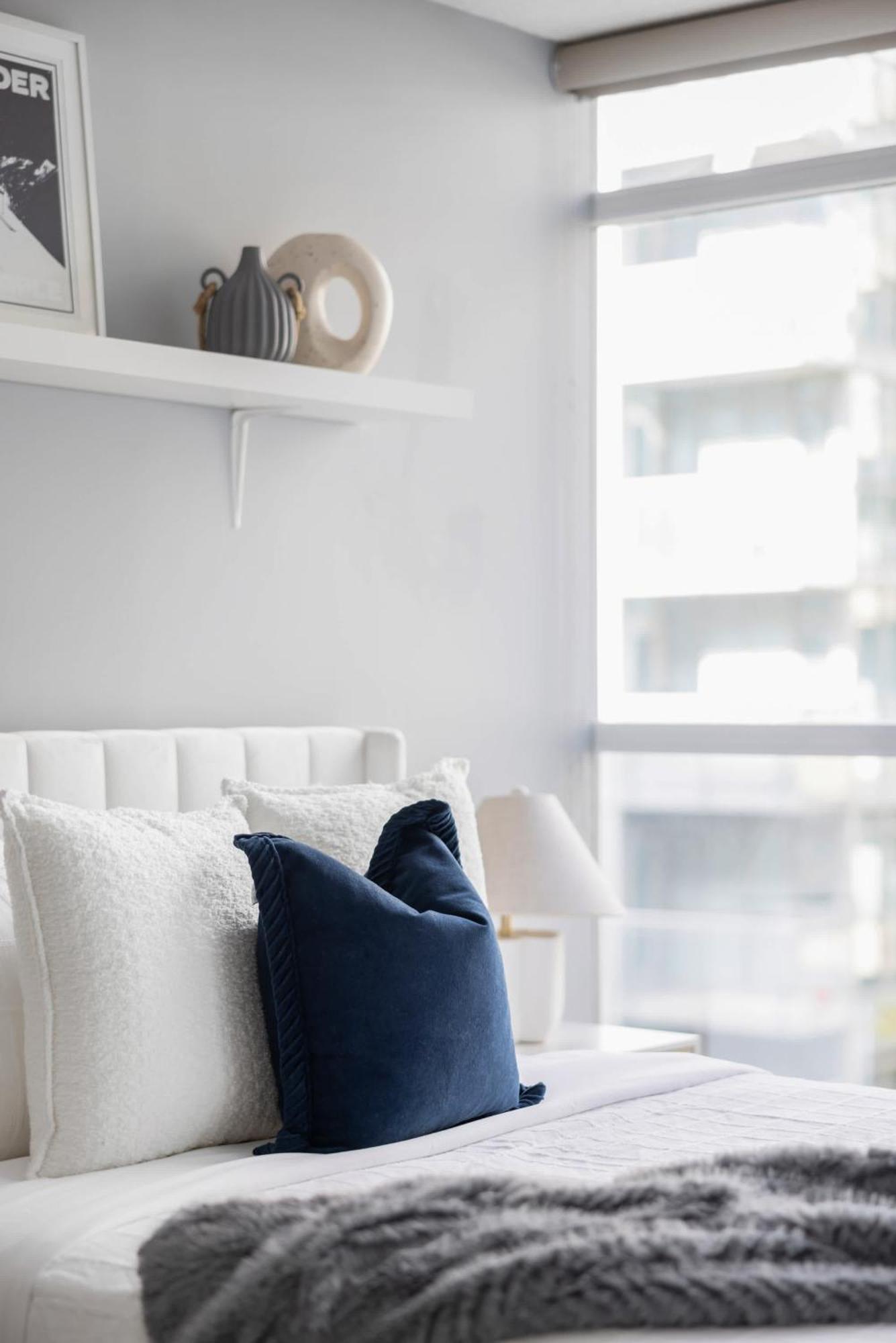 Prime Location Rogers Centre Sleeps 6 Parking *