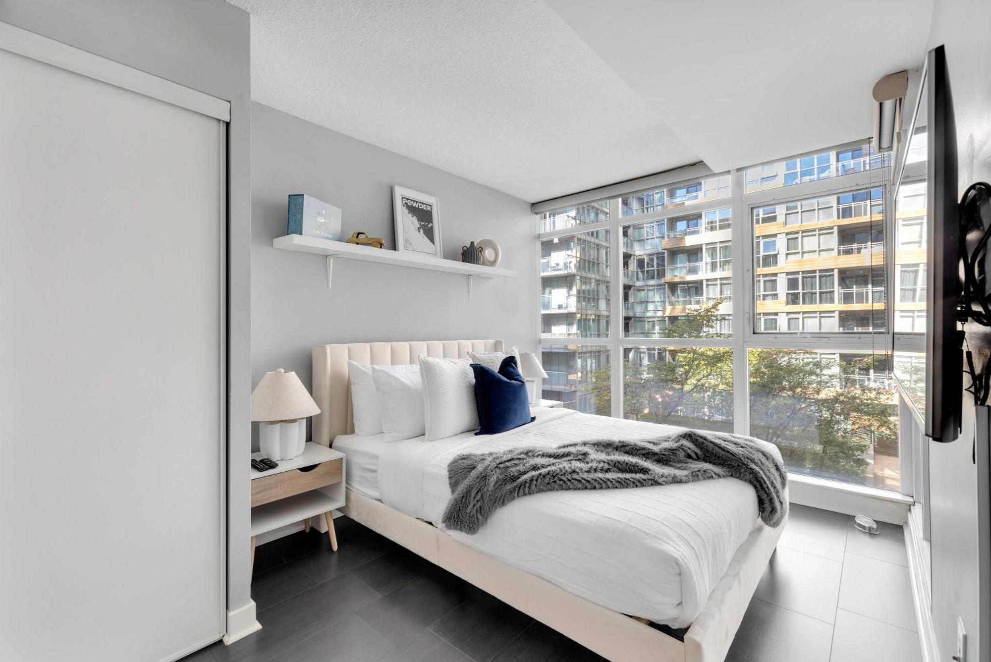 Prime Location Rogers Centre Sleeps 6 Parking Apartment Toronto