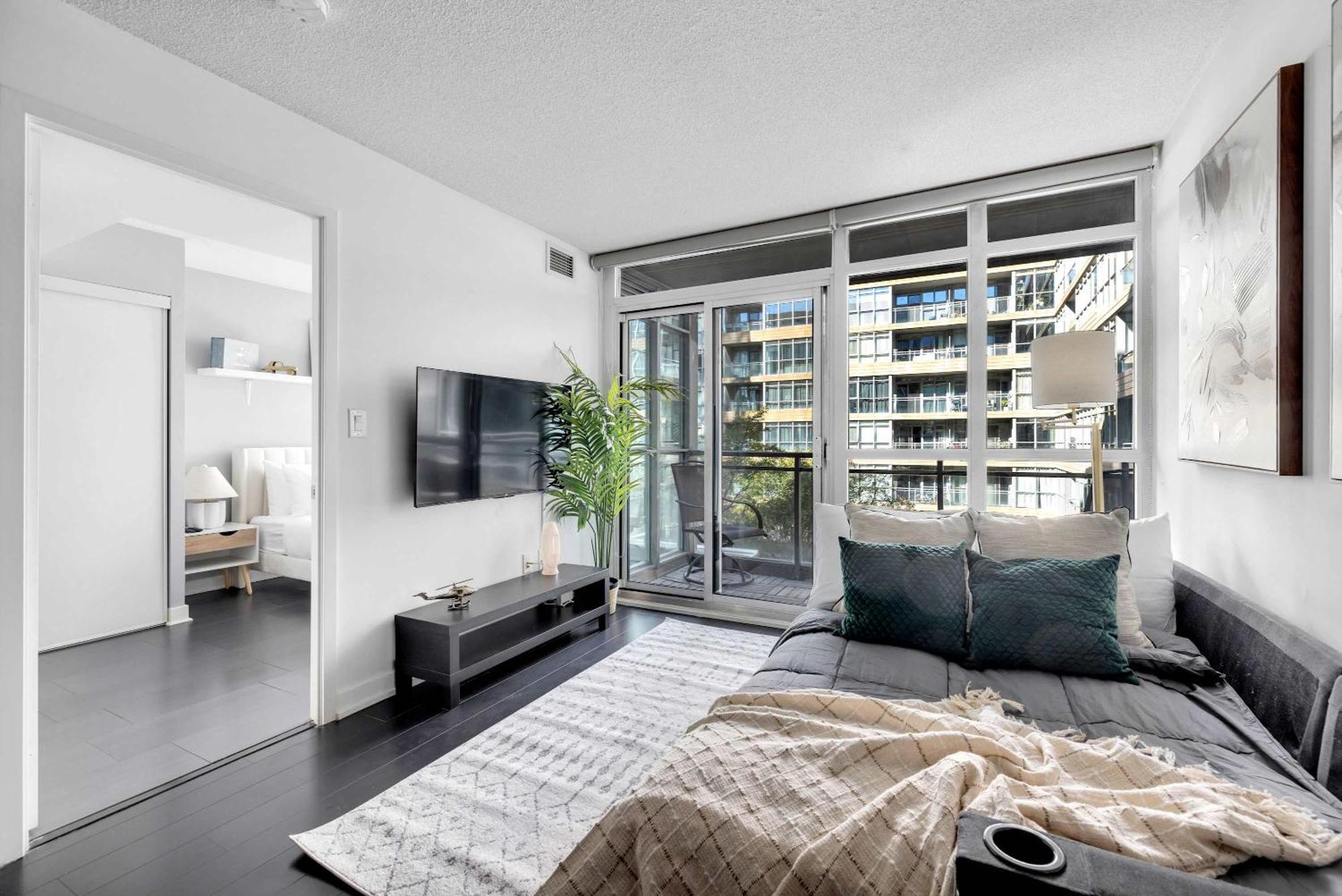 Prime Location Rogers Centre Sleeps 6 Parking * Toronto