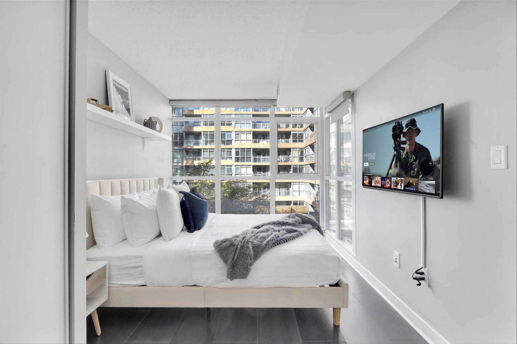 Apartment Prime Location Rogers Centre Sleeps 6 Parking *