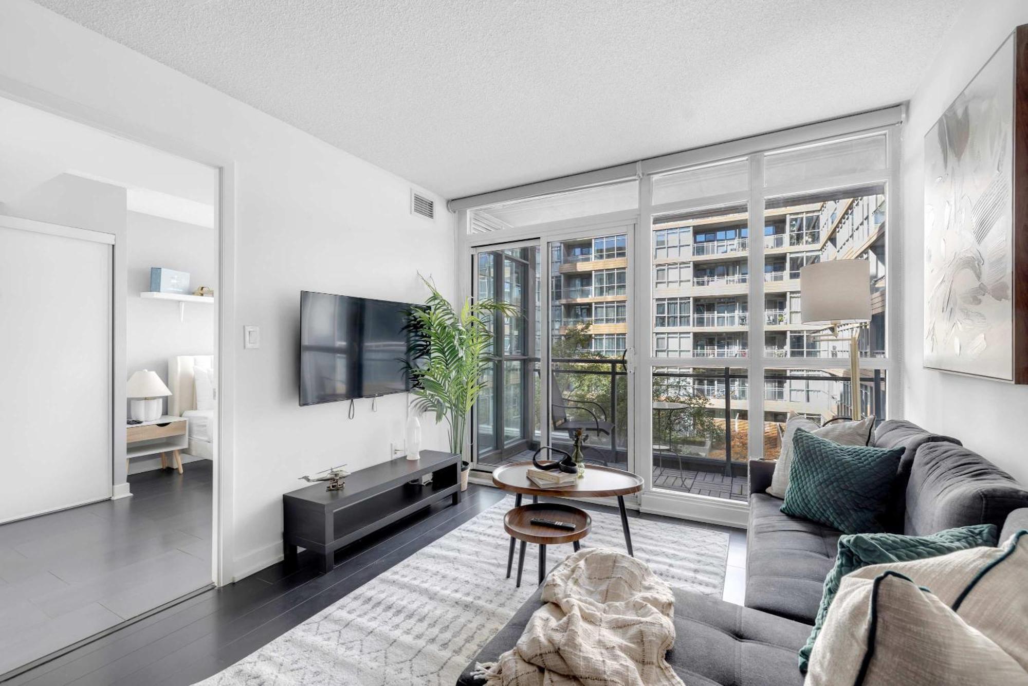 Prime Location Rogers Centre Sleeps 6 Parking * Toronto