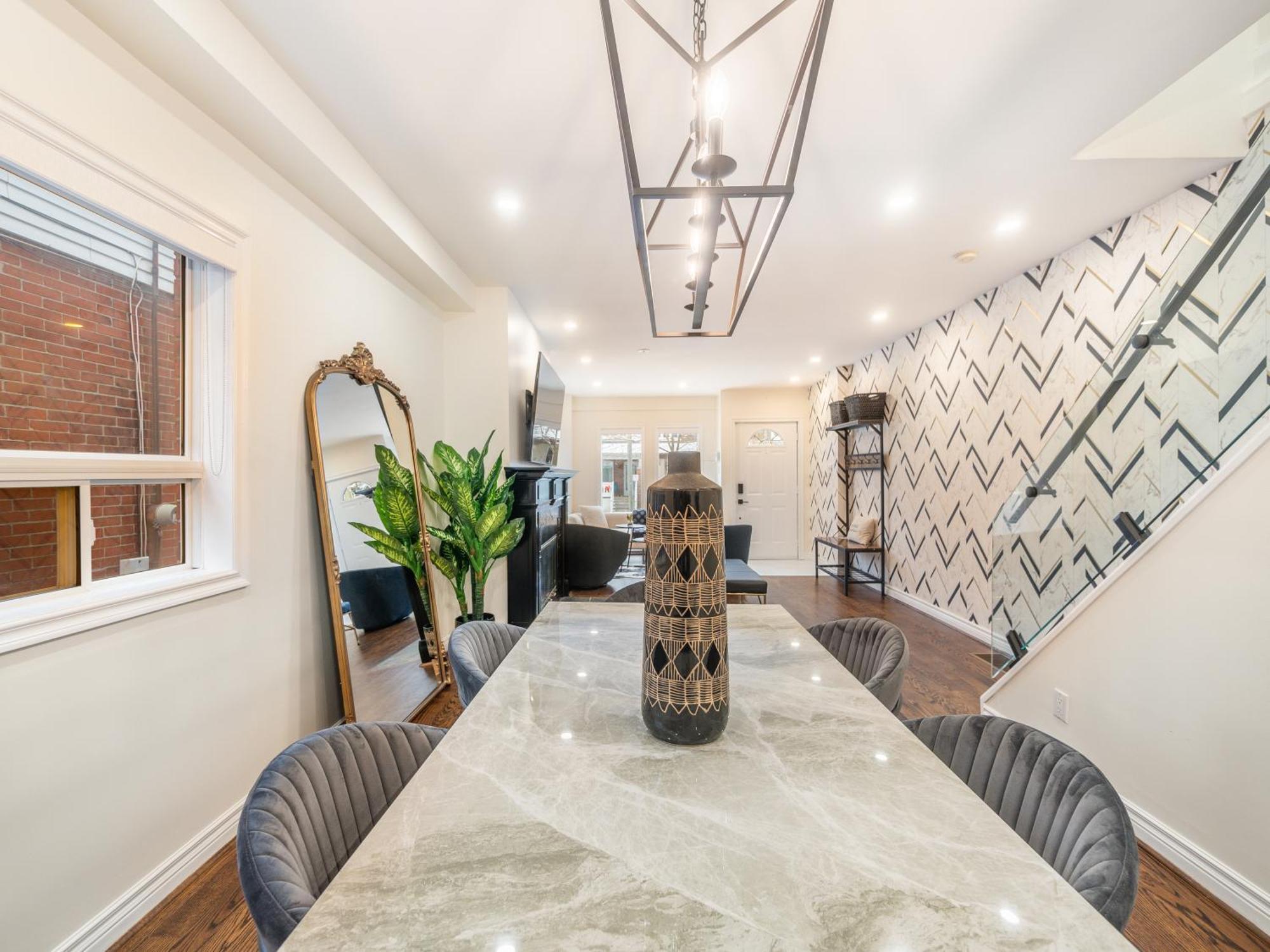 Designer 3br & 2wr Townhouse * Toronto