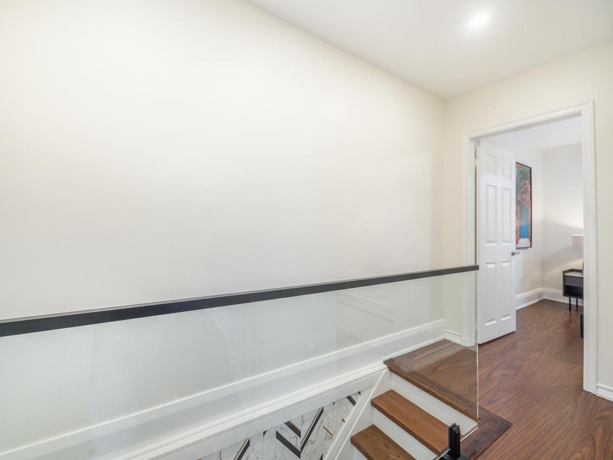 Designer 3br & 2wr Townhouse Apartment *