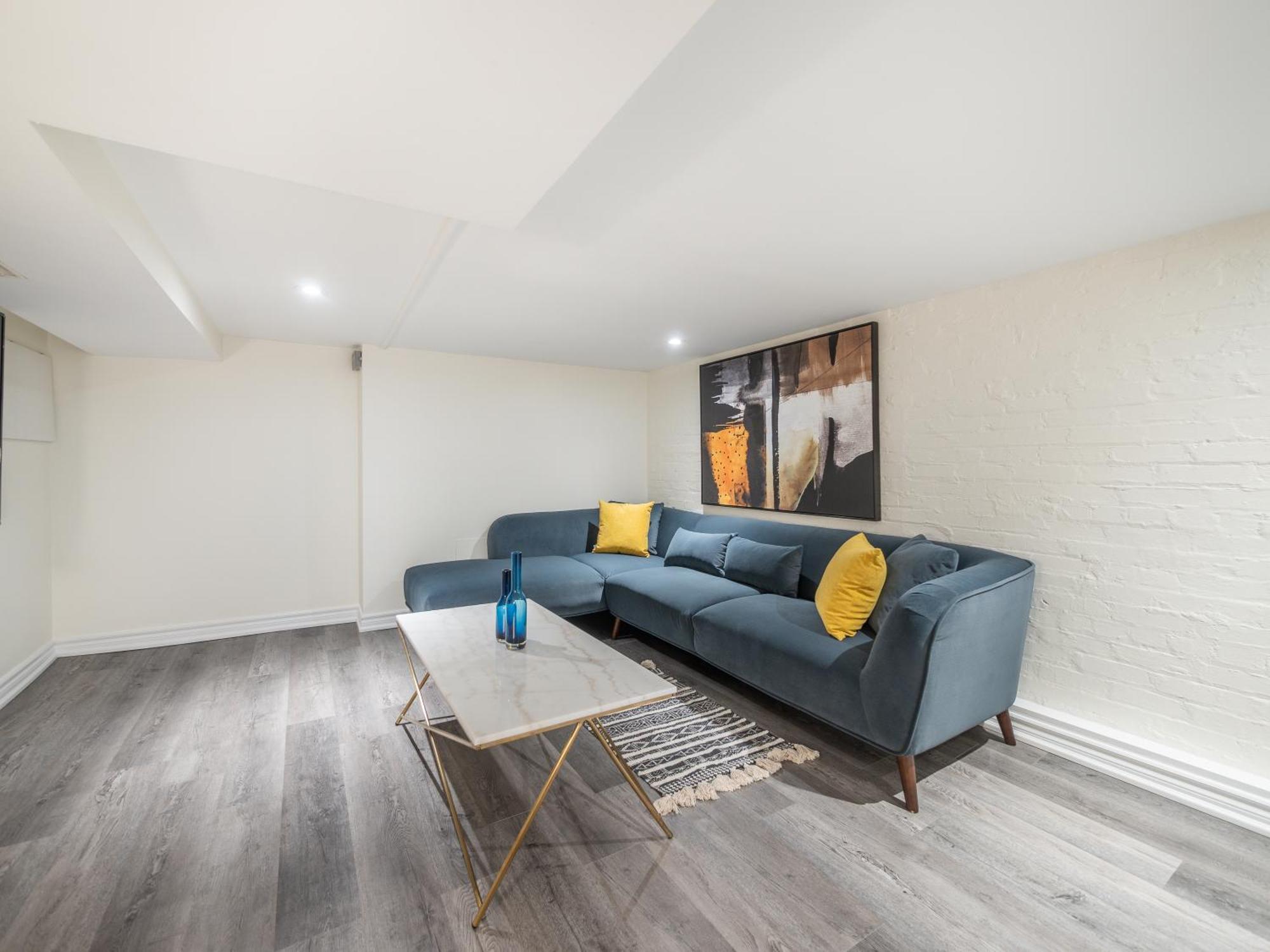 Designer 3br & 2wr Townhouse Apartment