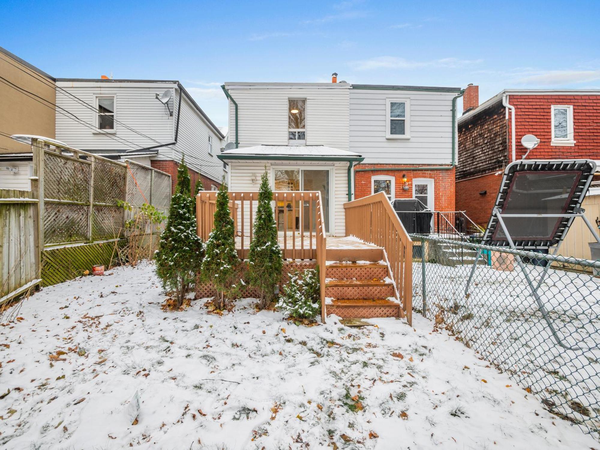 Designer 3br & 2wr Townhouse Apartment *