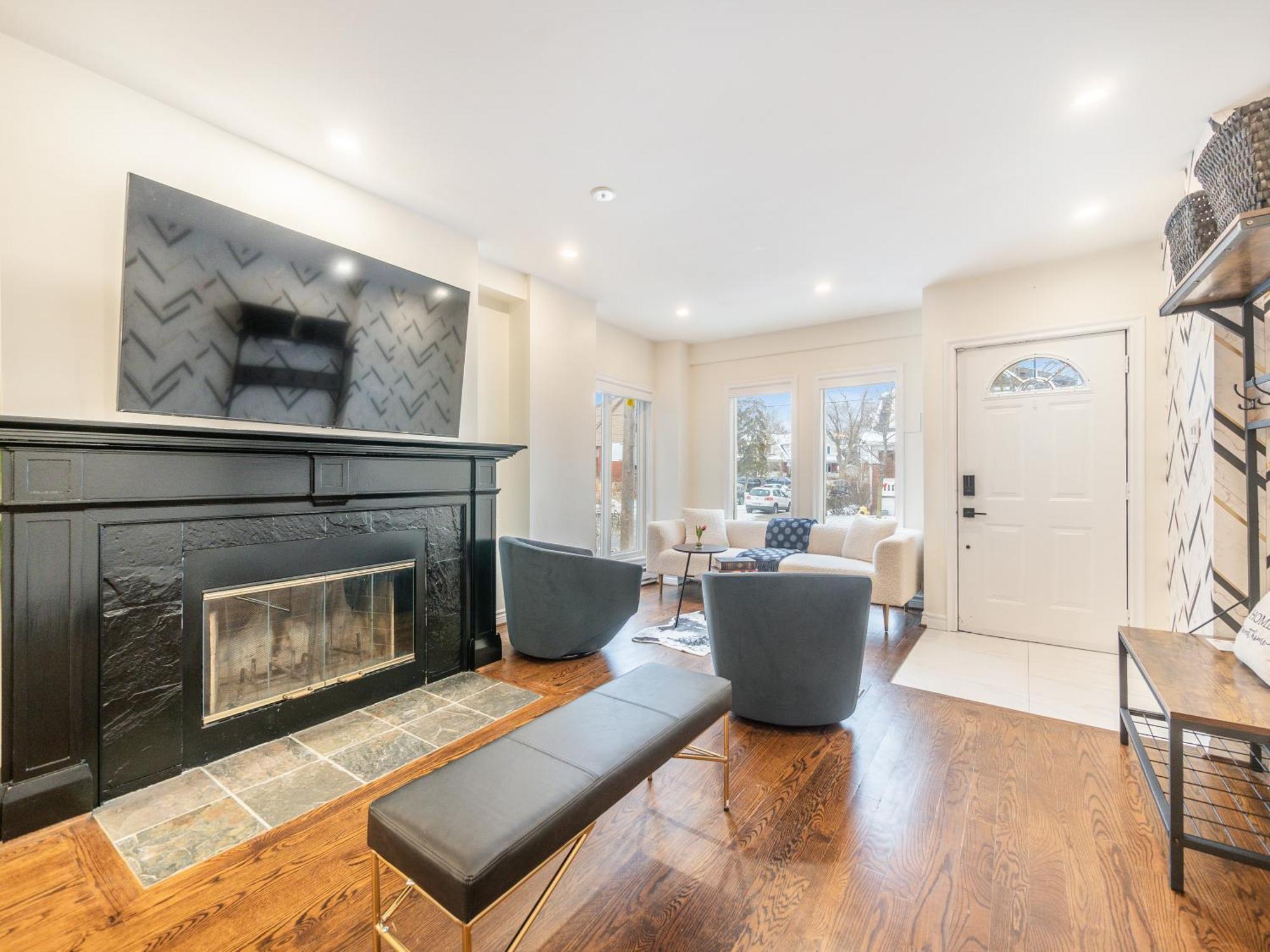 Designer 3br & 2wr Townhouse Apartment