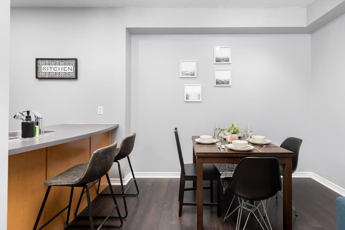 Two Story Loft W 2 Beds Close To Lakeshore * Toronto