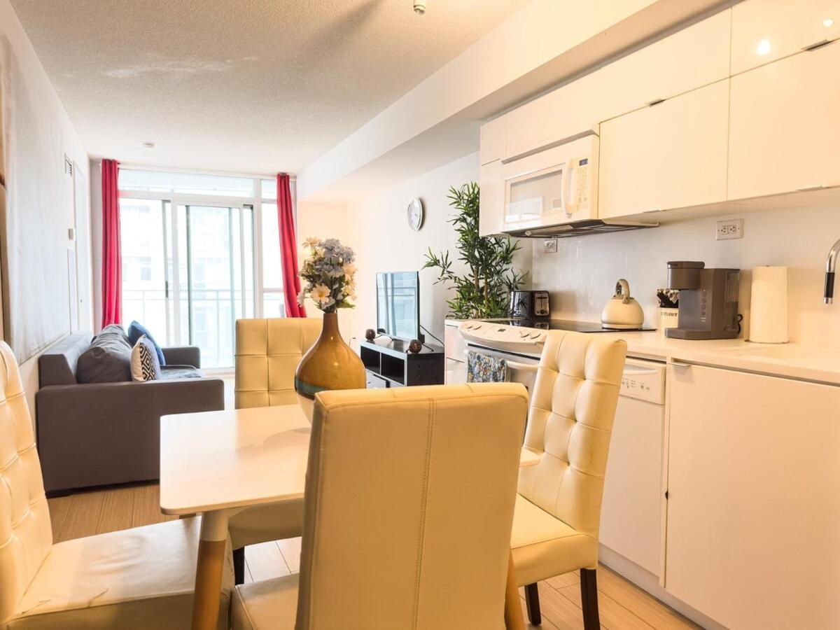 Comfy 2 Beds Lakeview Cn Tower Free Parking Apartment *