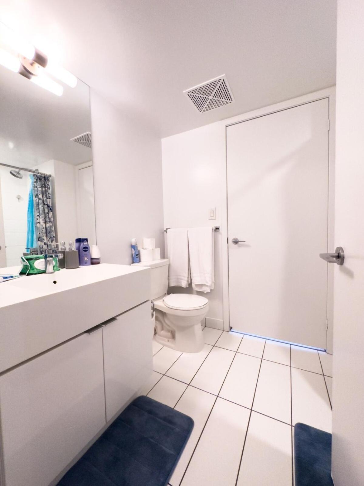 Apartment Comfy 2 Beds Lakeview Cn Tower Free Parking Toronto