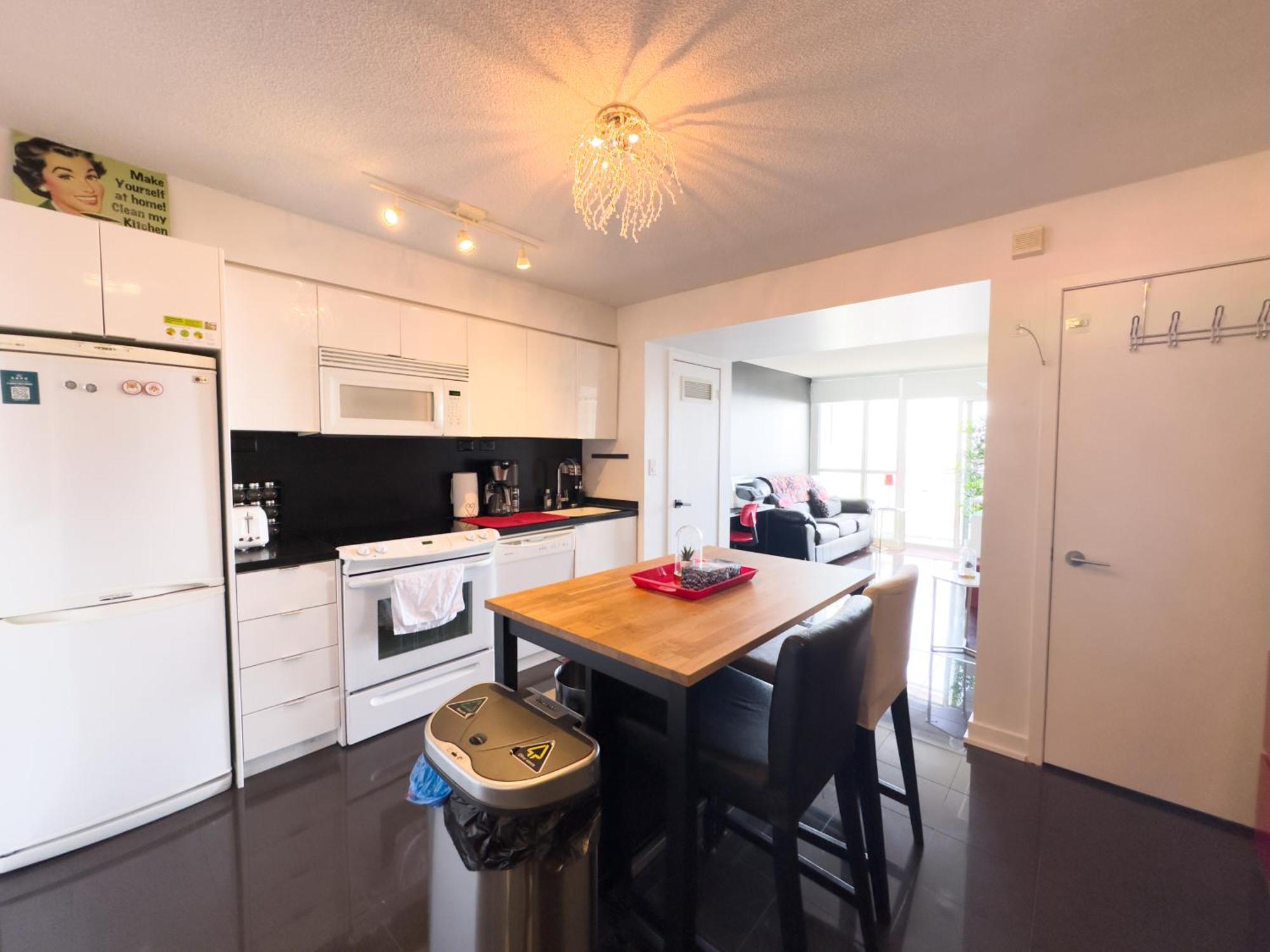 Comfy 2 Beds Lakeview Cn Tower Free Parking