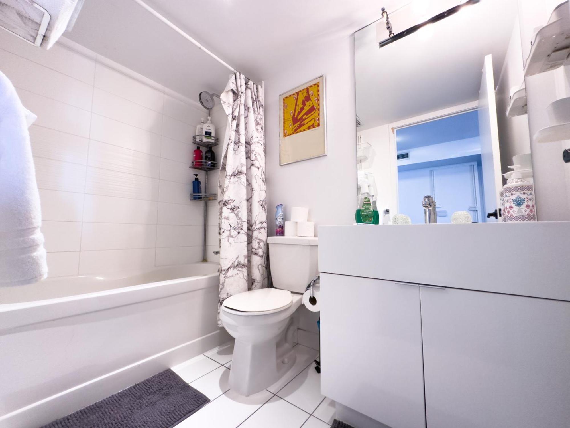 Comfy 2 Beds Lakeview Cn Tower Free Parking Apartment Toronto