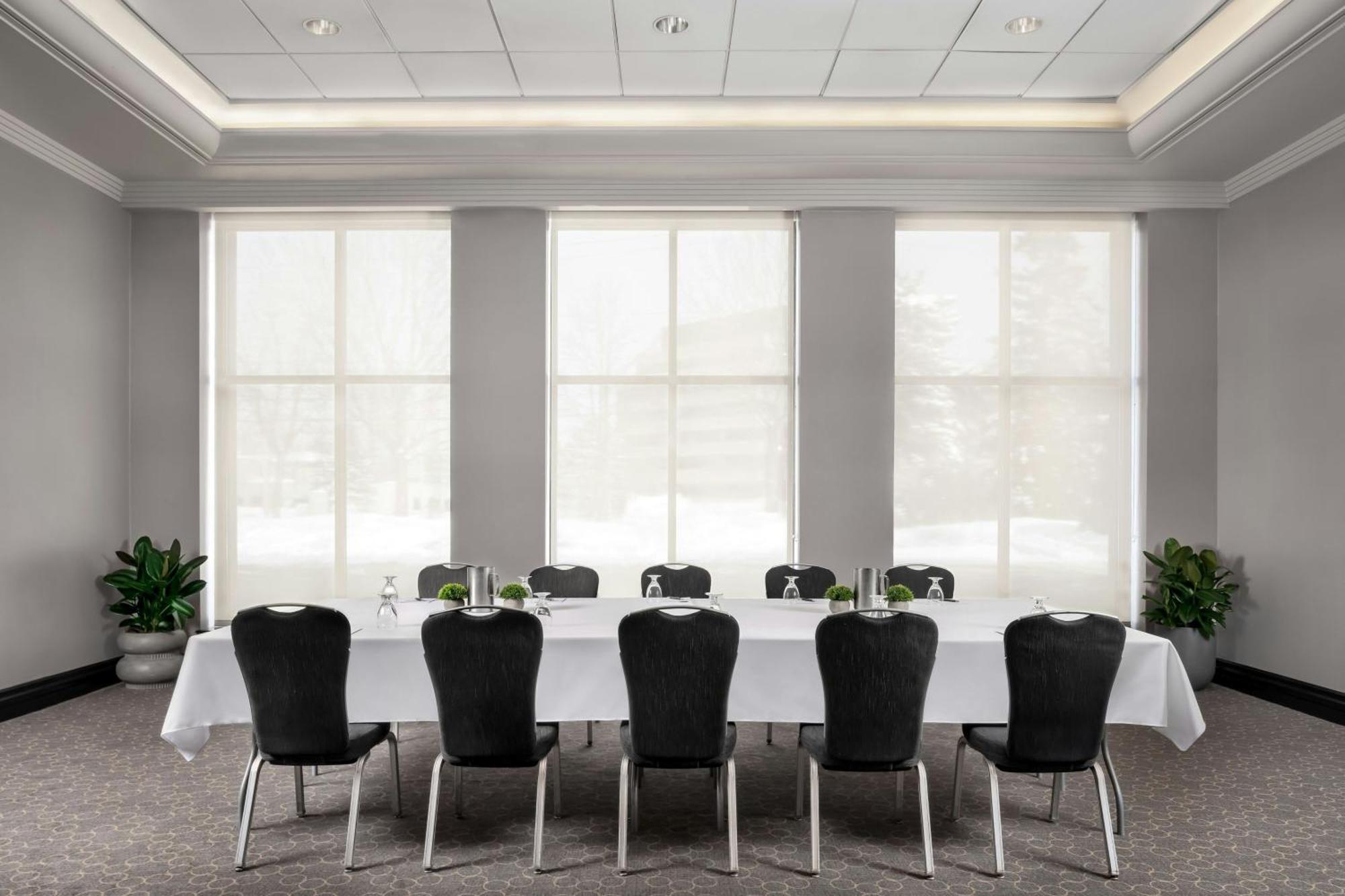 Sheraton Airport & Conference Centre 4*