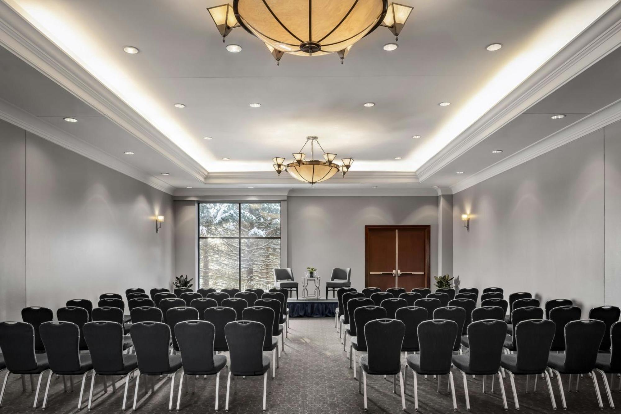 Sheraton Airport & Conference Centre Hotel 4*