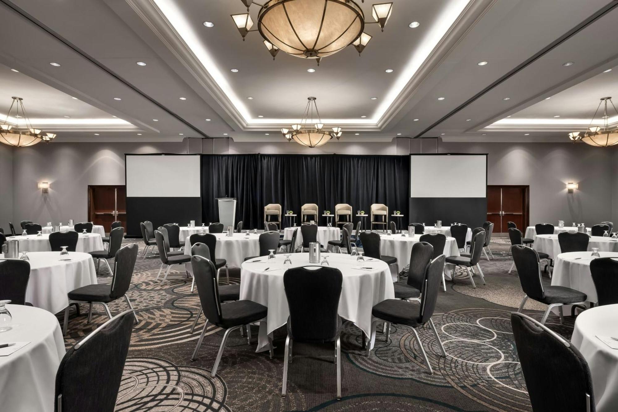 Sheraton Airport & Conference Centre 4*