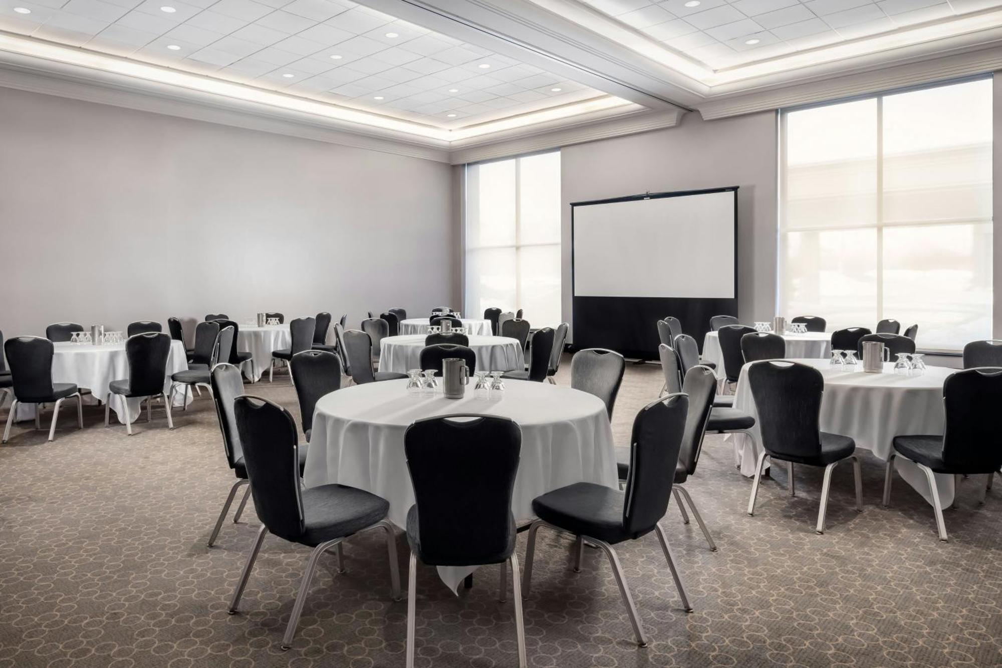 Hotel Sheraton Airport & Conference Centre 4*