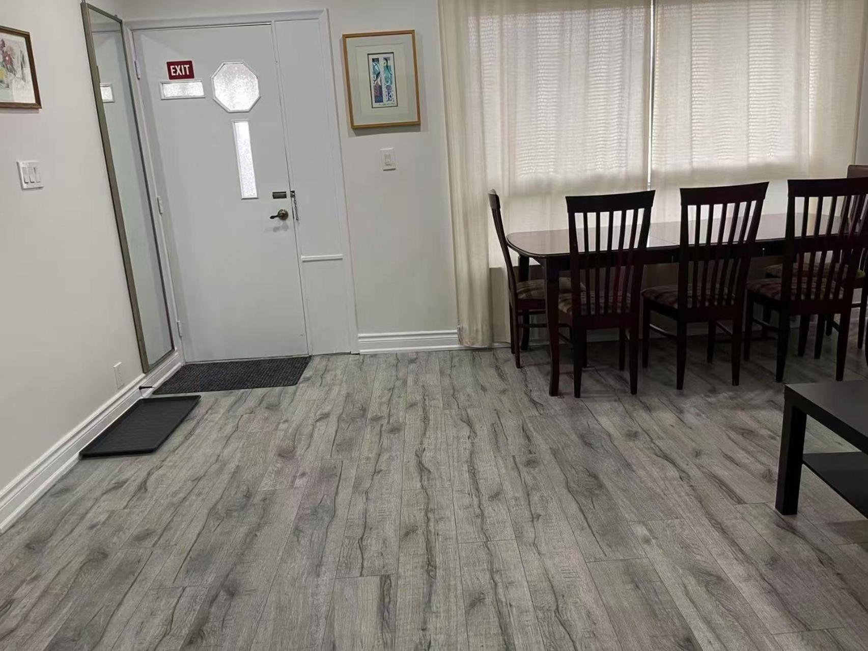 Guest house Ensuite Queen Sunshine & Convenience Near Finch Station