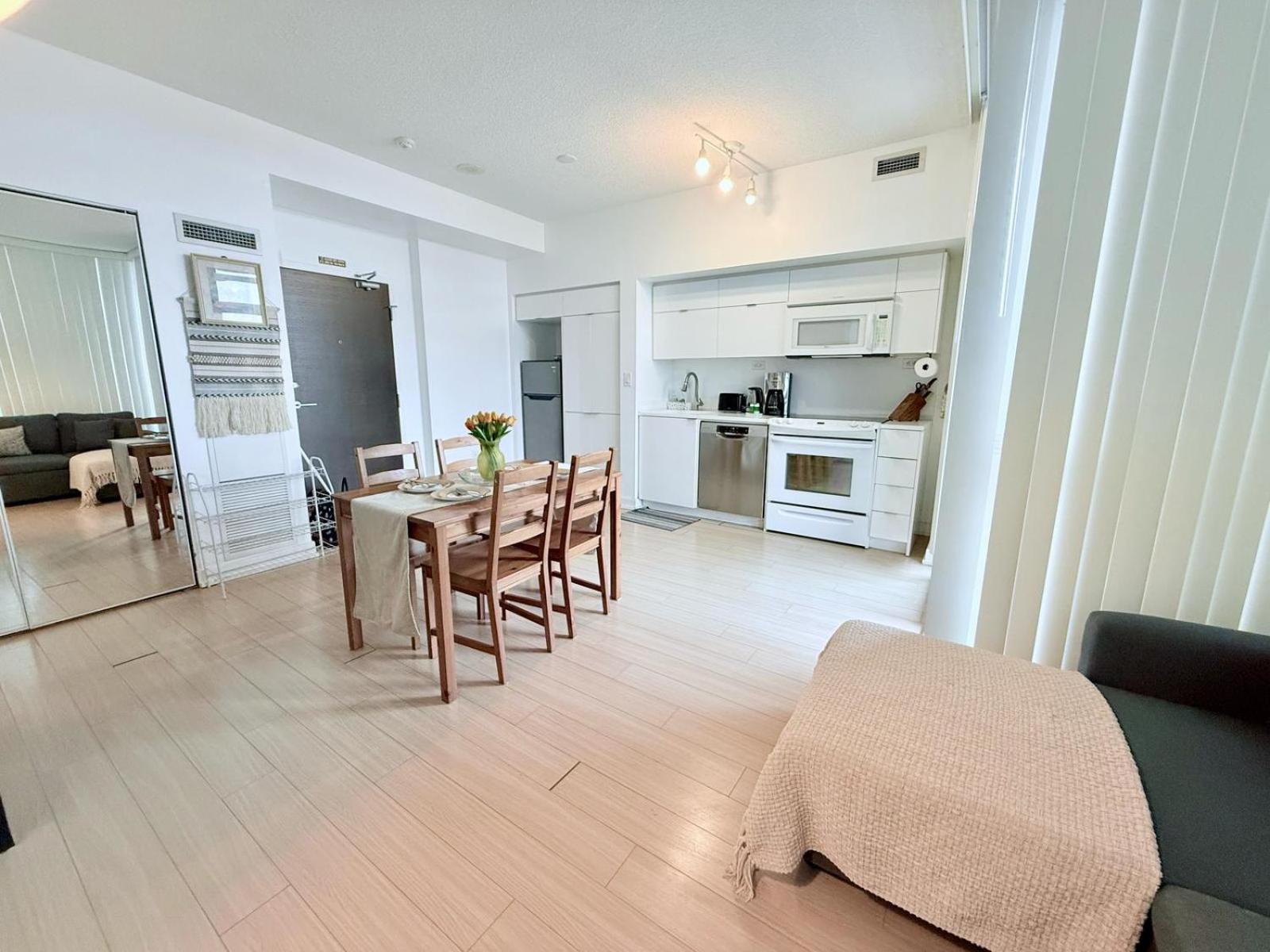 Downtown 1br With Views Sleeps 4 Apartment *