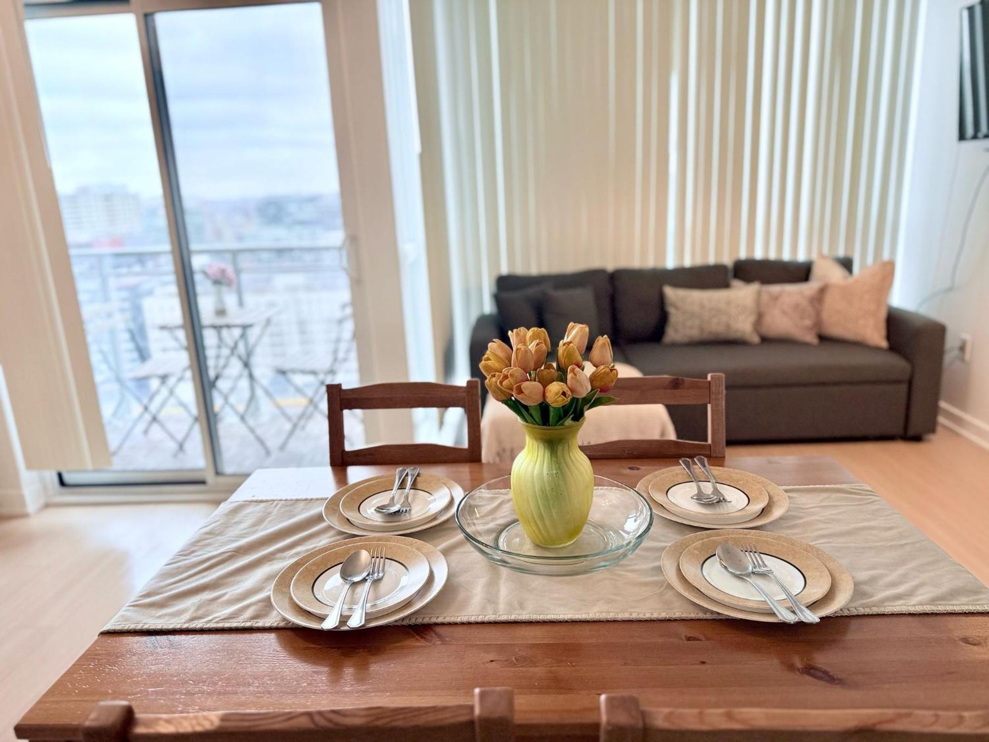Apartment Downtown 1br With Views Sleeps 4 Toronto