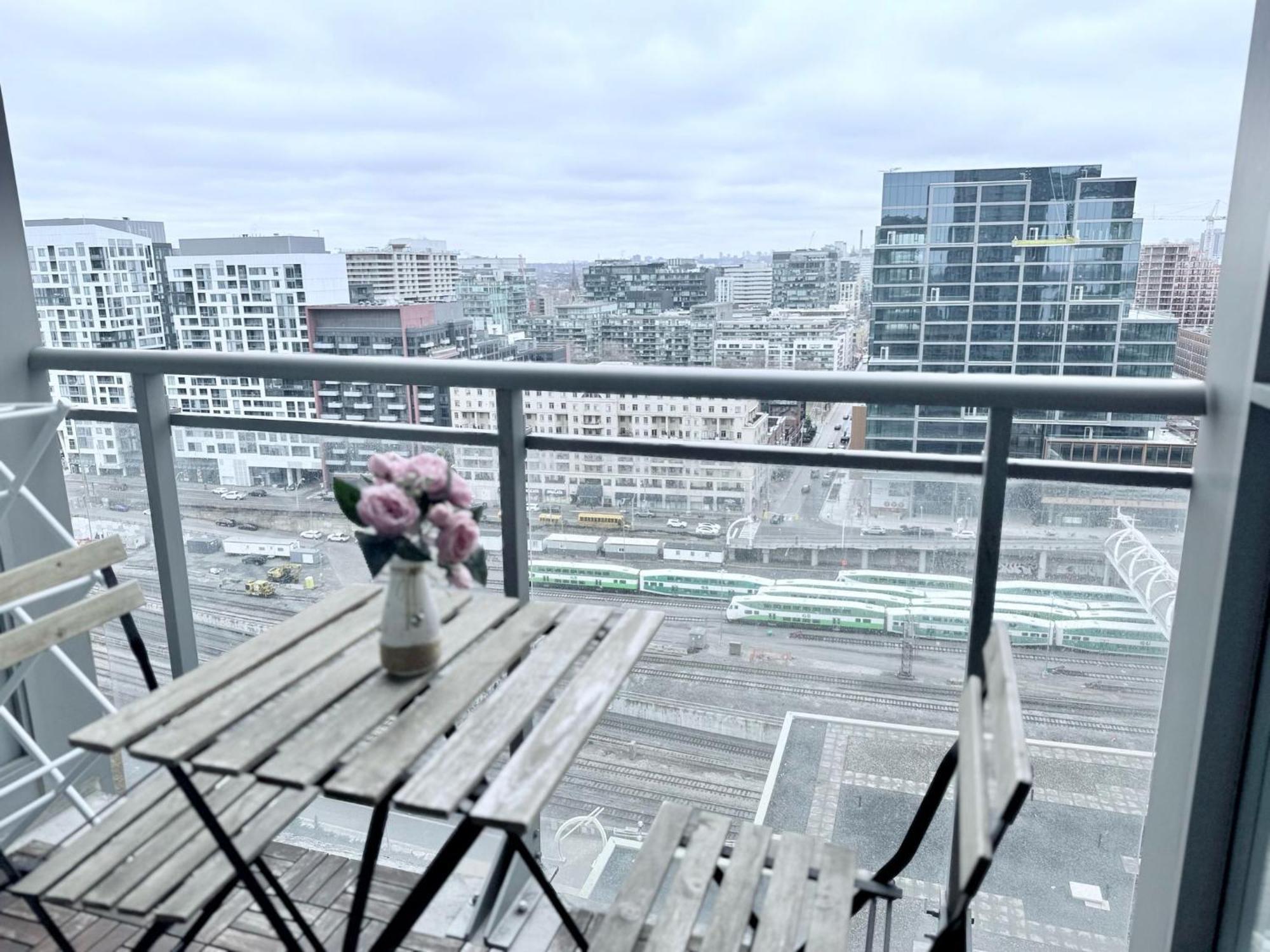 Downtown 1br With Views Sleeps 4 * Toronto