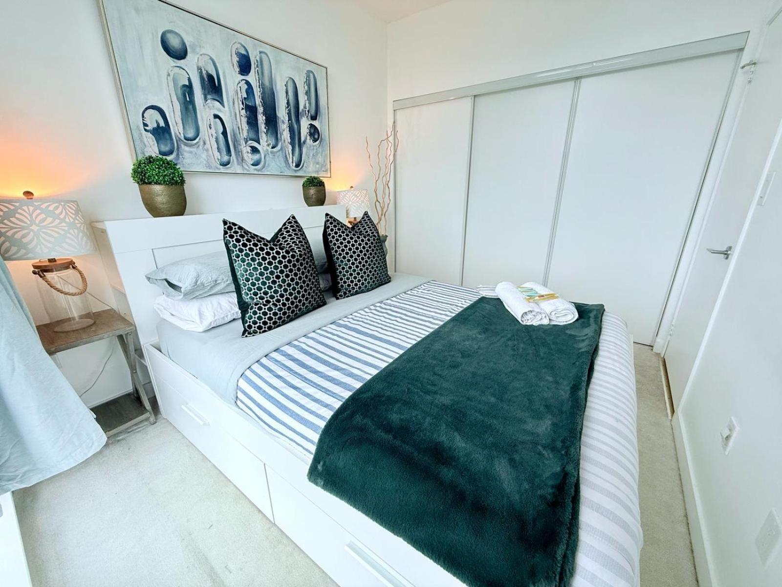 Downtown 1br With Views Sleeps 4 Apartment Toronto