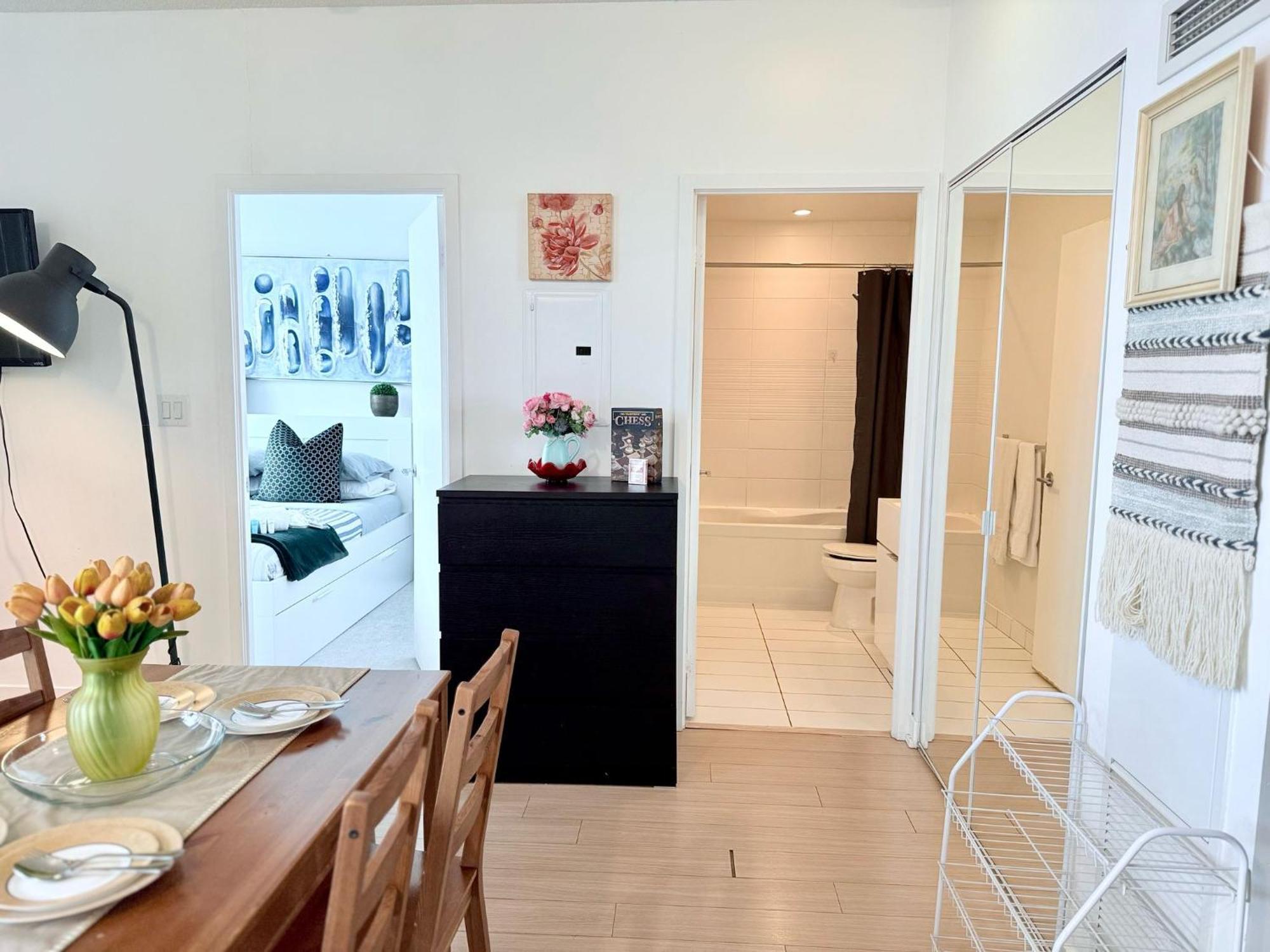 Downtown 1br With Views Sleeps 4 Apartment *