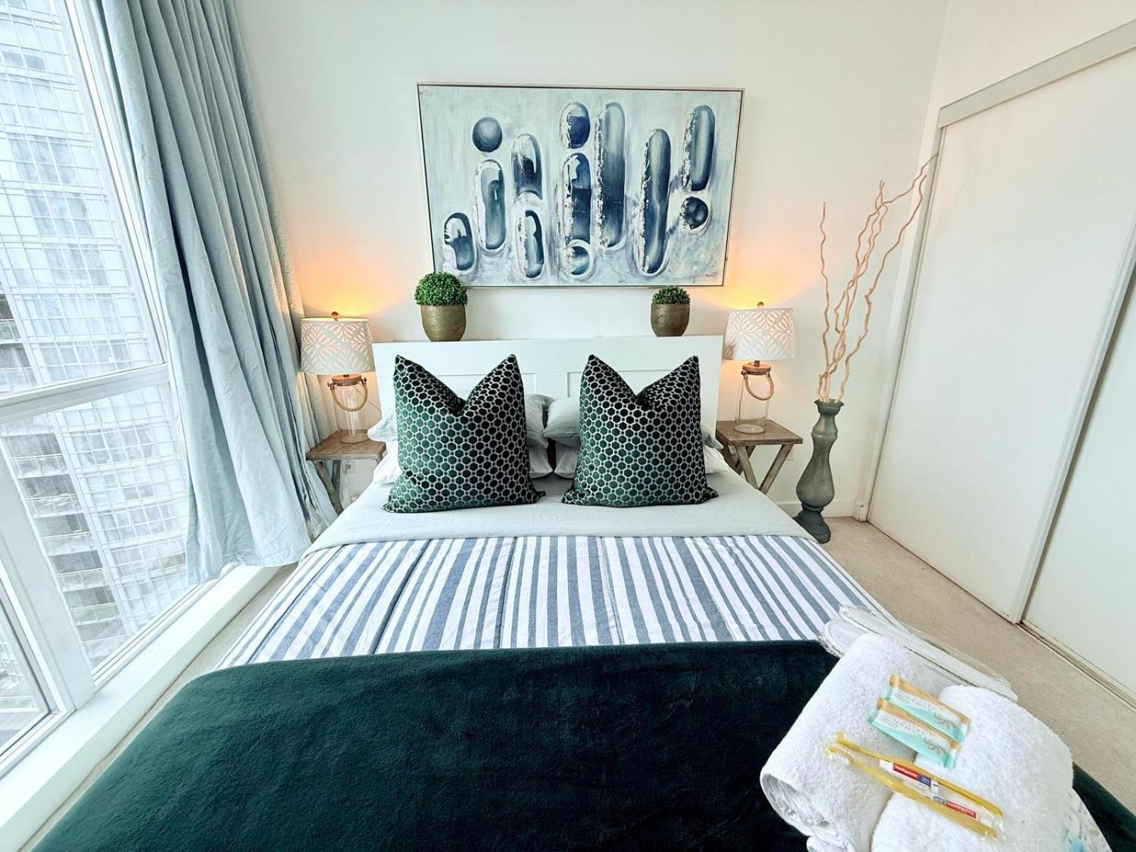 Downtown 1br With Views Sleeps 4 *