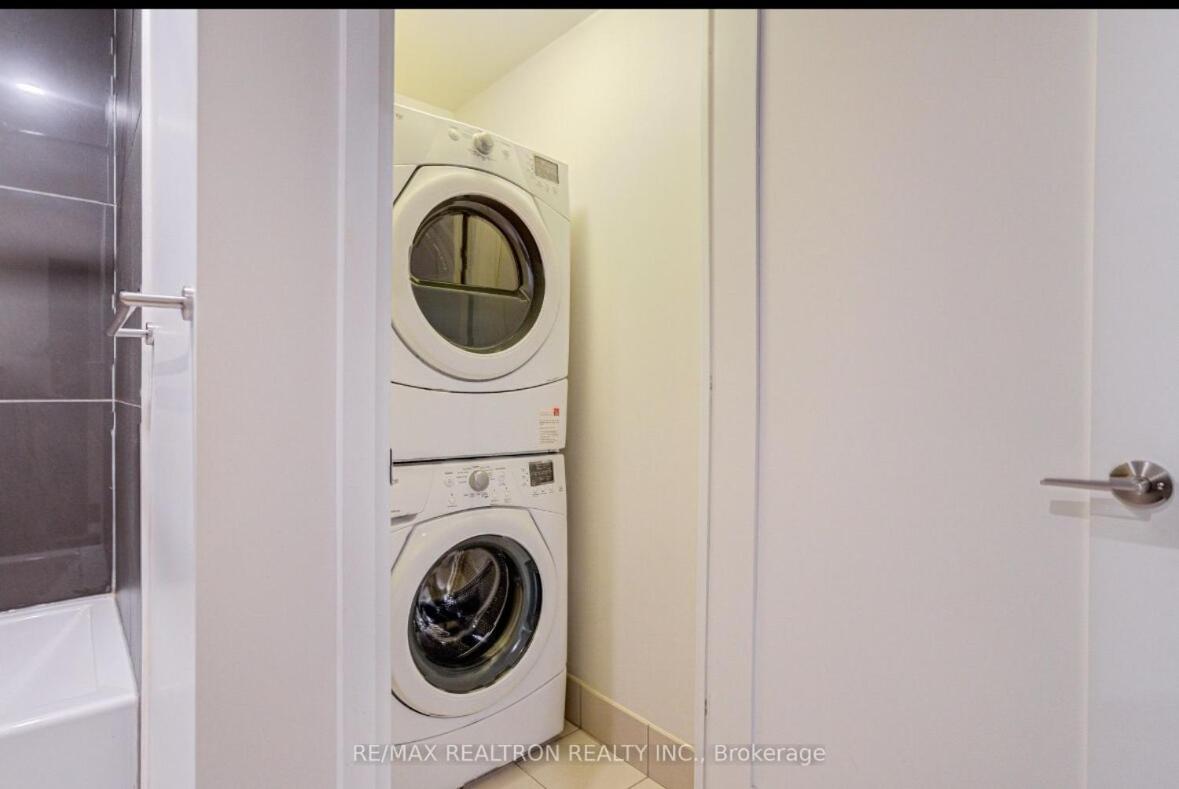 At Yonge-sheppard Station, North York Apartment *