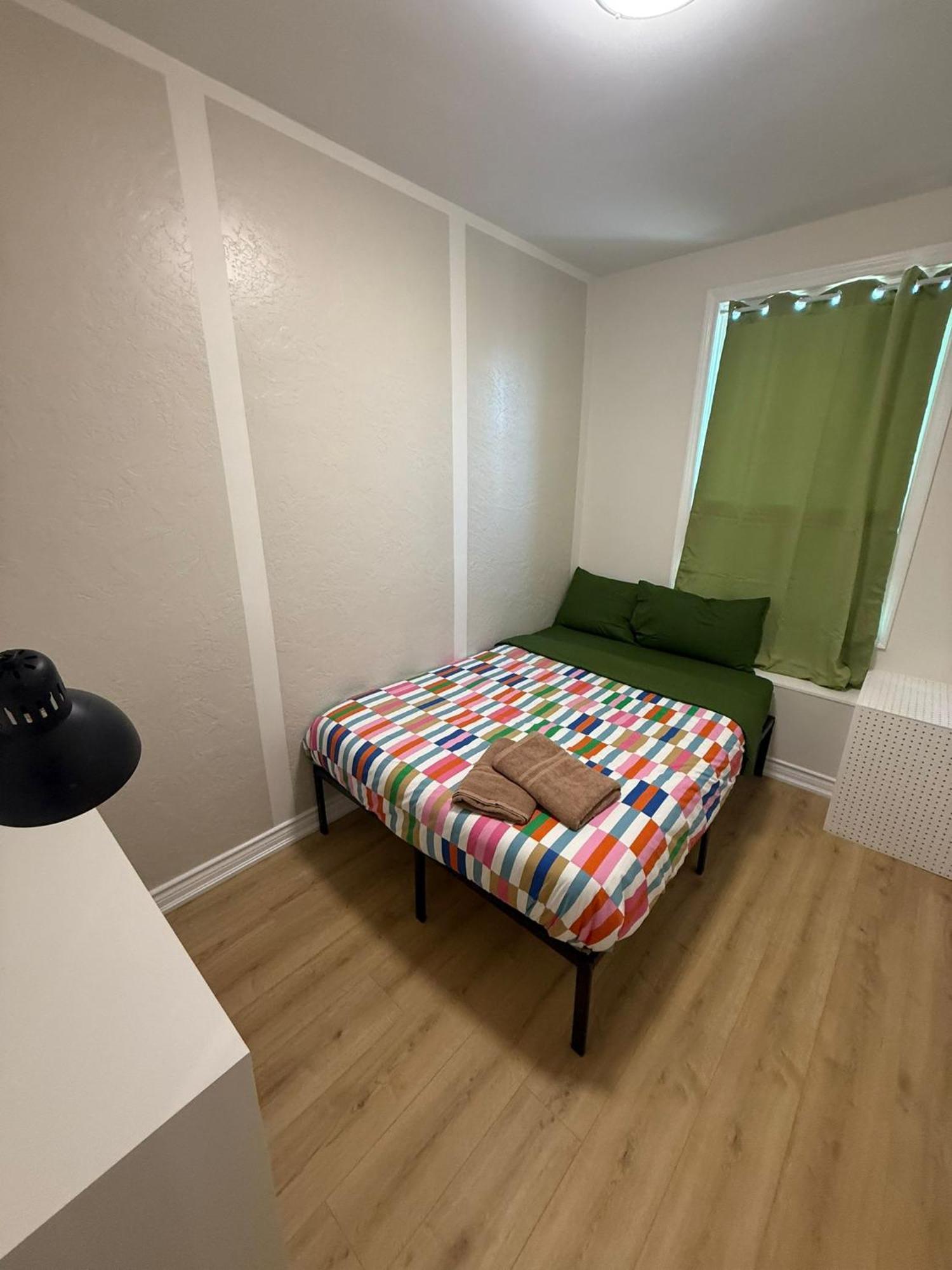Maple Leaf Stay-walk To Uoft,dt,street Cars,bars,rom-free Wifi Privatunterkunft *